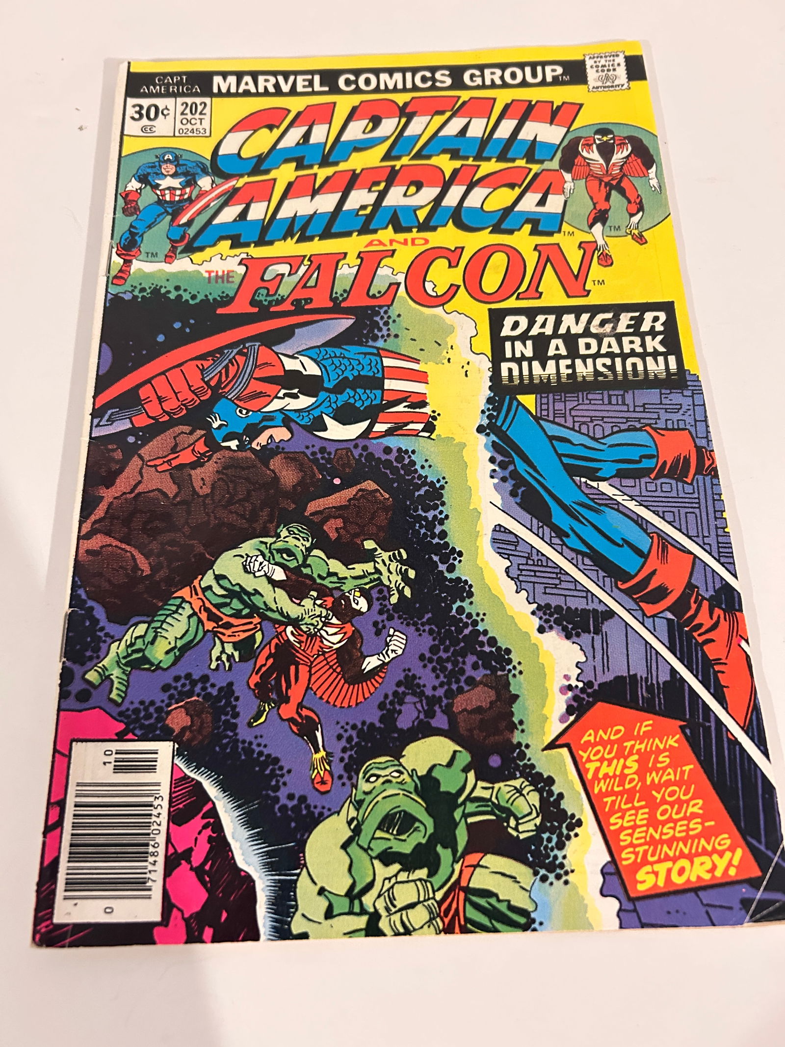 Vintage Comic Book Captain America & Falcon # 202 (1 of 2)