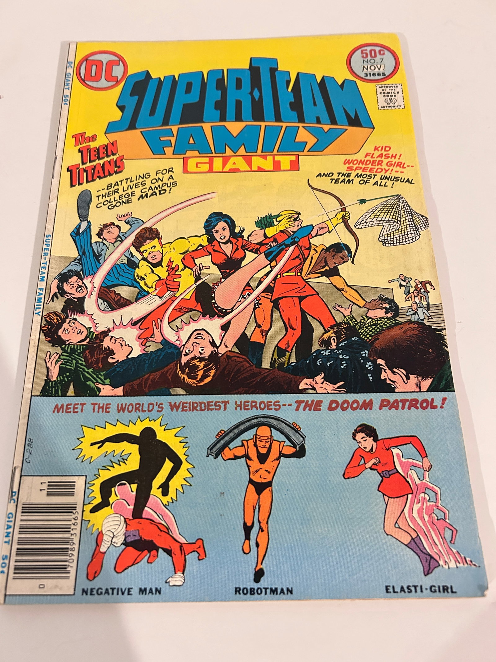 Vintage Comic Book Super-Team Family Giant # 7: Vintage Comic Book Super-Team Family Giant # 7 Please view all photos as they are part of the description and condition of this Item, Feel free to contact me with questions or picture requests! Used I