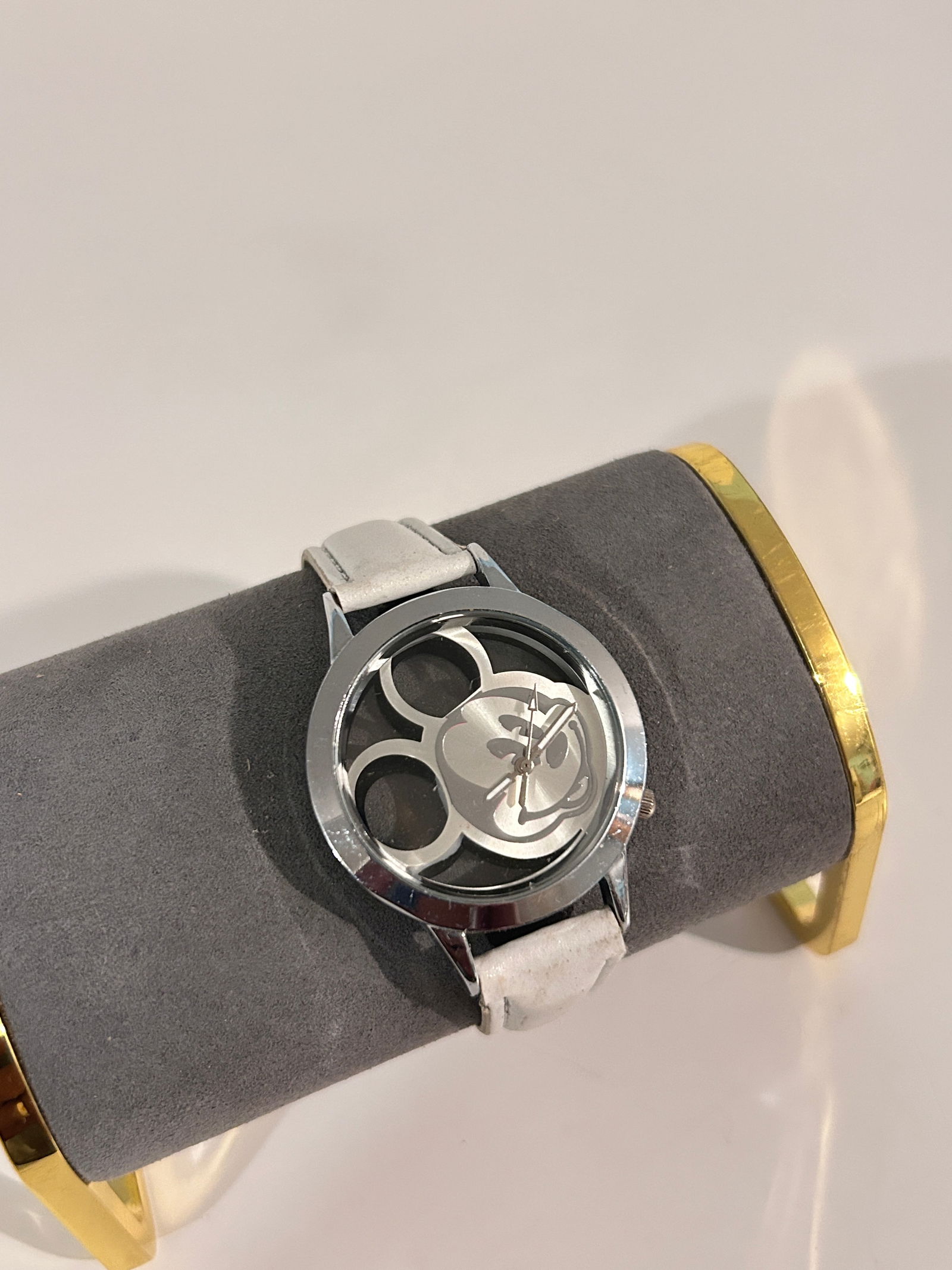 Vintage Mickey Mouse Working Watch needs battery (1 of 5)