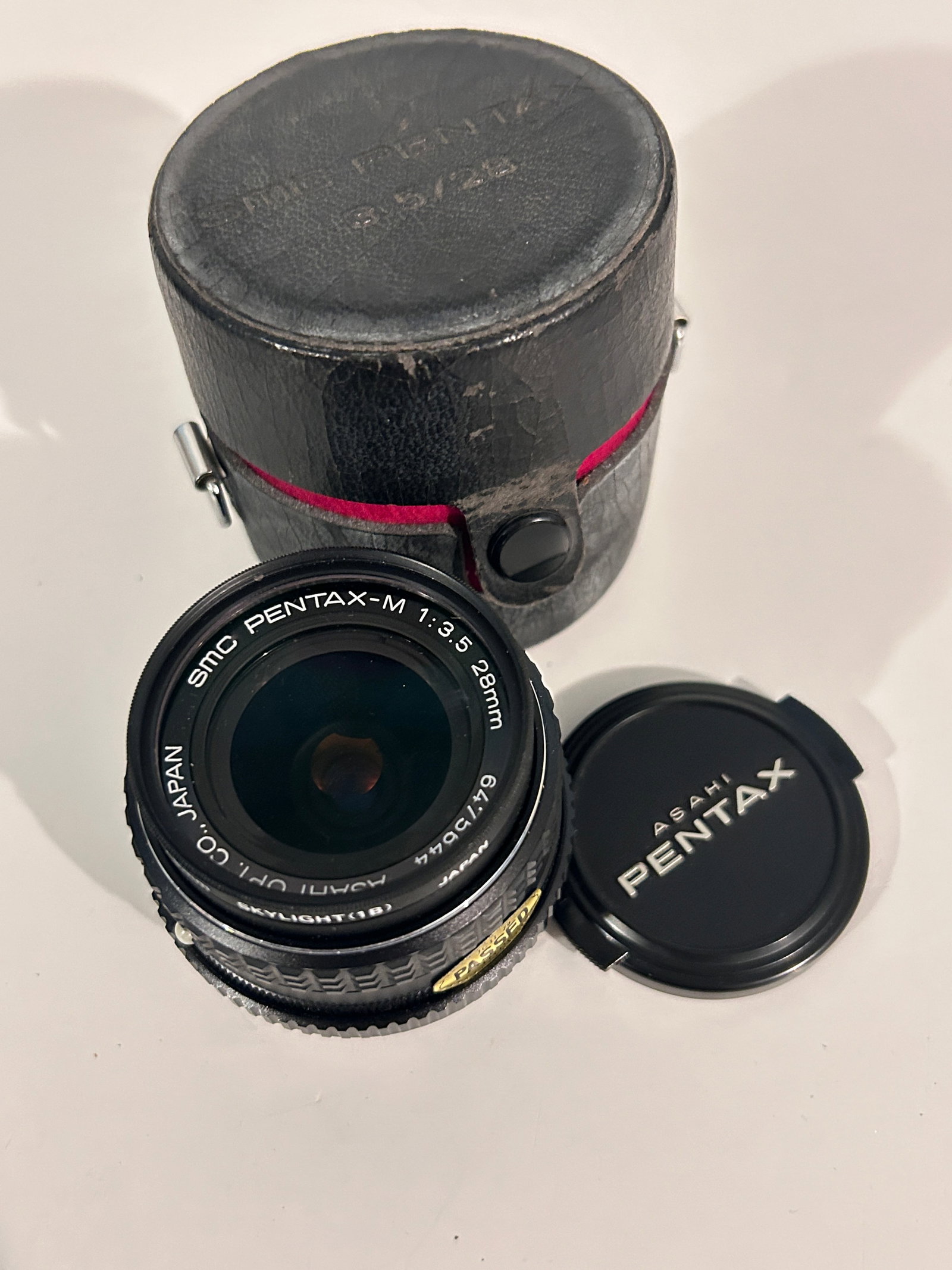 Vintage Camera Lens SMC Pentax-M 28mm f/3.5 lens: Vintage Camera Lens SMC Pentax-M 28mm f/3.5 lens Please view all photos as they are part of the description and condition of this Item, Feel free to contact me with questions or picture requests! Used