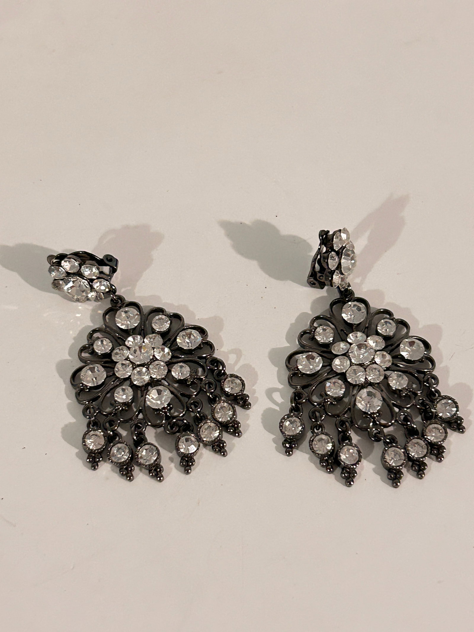 Vintage Swarovski Crystal Earrings: Vintage Swarovski Crystal Earrings Please view all photos as they are part of the description and condition of this Item, Feel free to contact me with questions or picture requests! Used Item AS IS