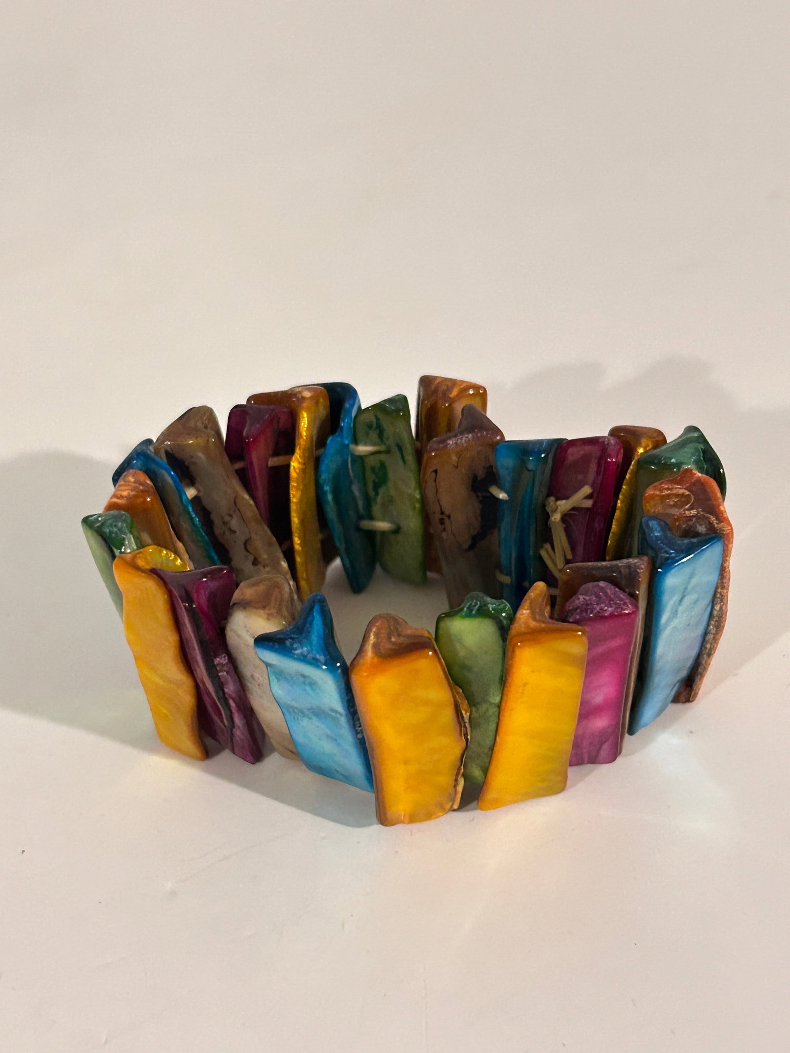 Vintage Colorful stretch Bracelet: Vintage Colorful stretch Bracelet Please view all photos as they are part of the description and condition of this Item, Feel free to contact me with questions or picture requests! Used Item AS IS