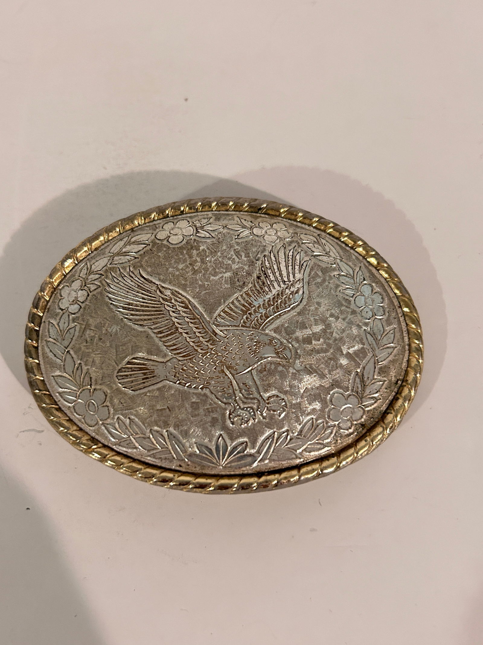 Vintage Eagle Belt Buckle: Vintage Eagle Belt Buckle Please view all photos as they are part of the description and condition of this Item, Feel free to contact me with questions or picture requests! Used Item AS IS