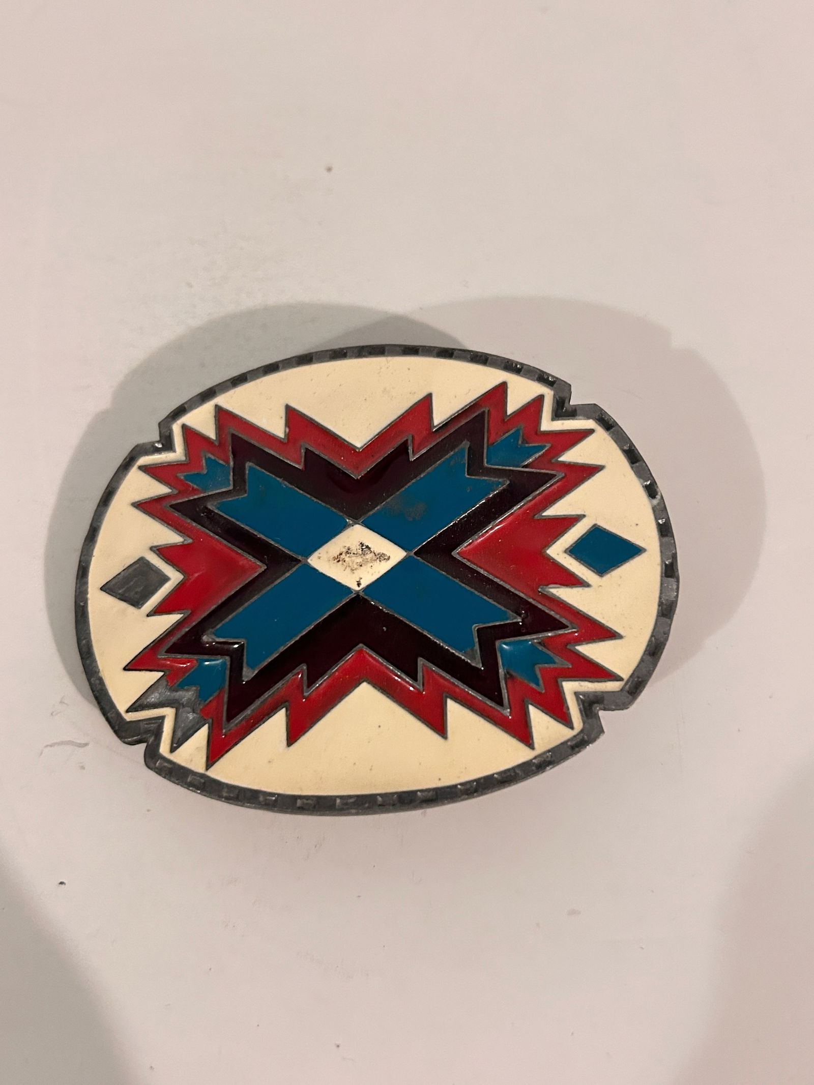 Vintage Enamel Belt Buckle: Vintage Enamel Belt Buckle Please view all photos as they are part of the description and condition of this Item, Feel free to contact me with questions or picture requests! Used Item AS IS