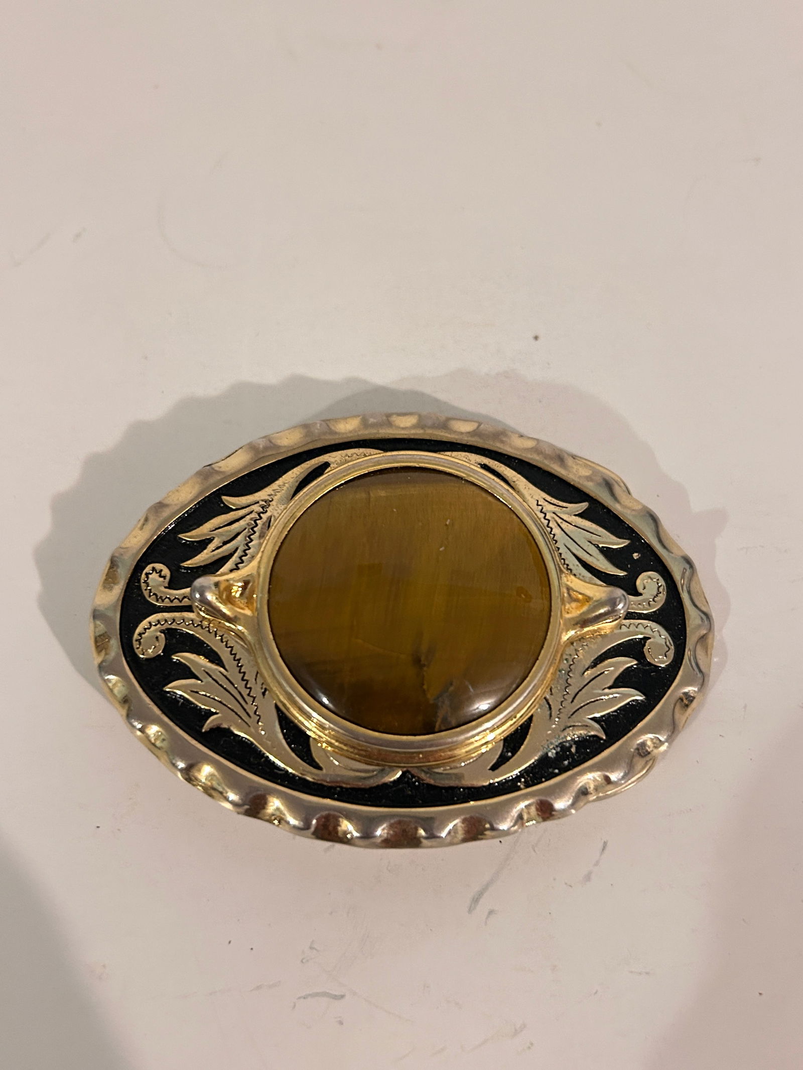 Vintage Tigers Eye Belt Buckle: Vintage Tigers Eye Belt Buckle Please view all photos as they are part of the description and condition of this Item, Feel free to contact me with questions or picture requests! Used Item AS IS