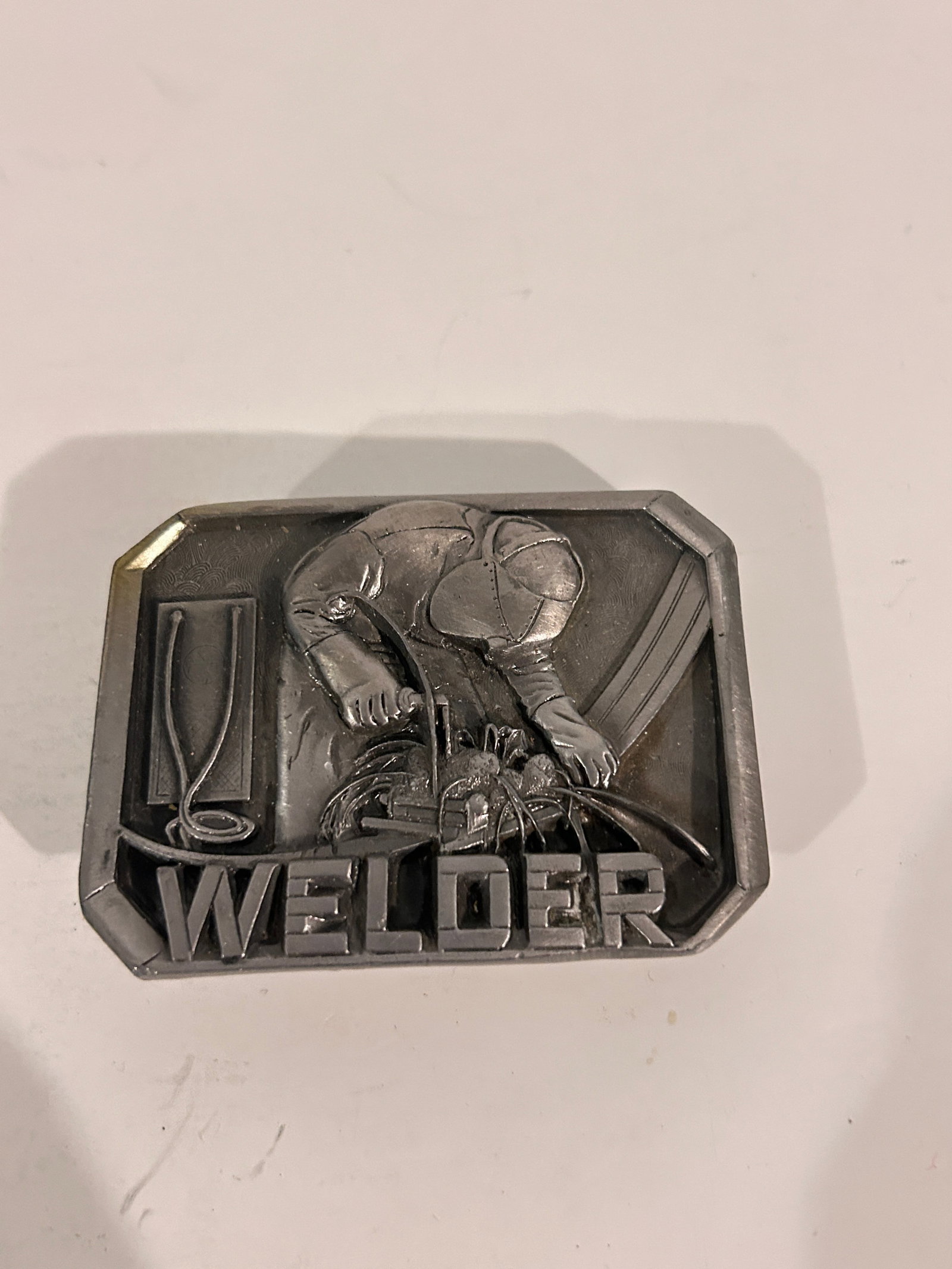 Vintage Welder Belt Buckle: Vintage Welder Belt Buckle Please view all photos as they are part of the description and condition of this Item, Feel free to contact me with questions or picture requests! Used Item AS IS