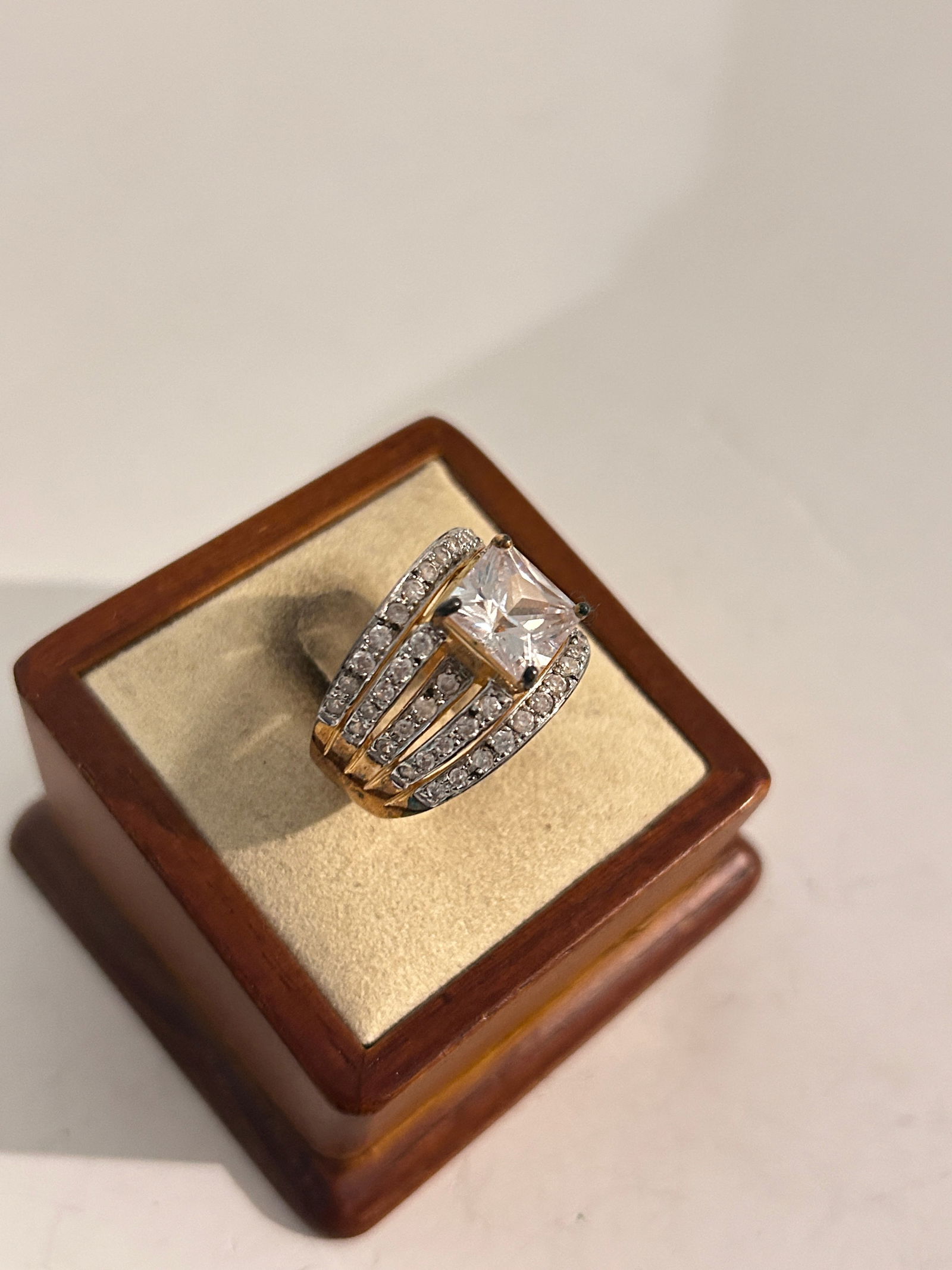 Vintage Sterling Silvere Rhinestone Ring Sz 10 (1 of 5)