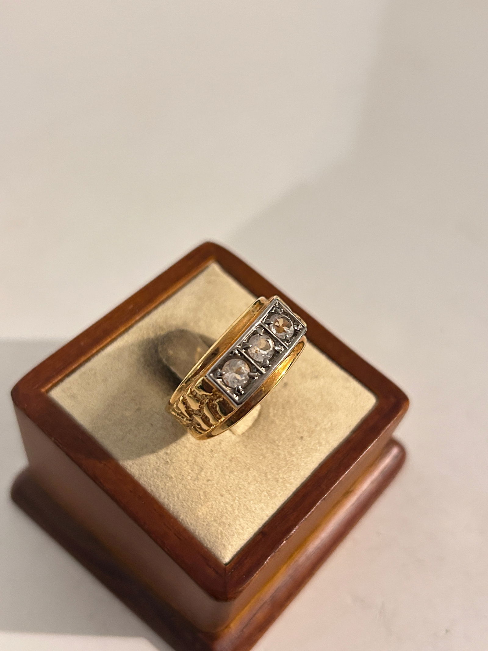 Vintage Rhinestone Gold tone Ring Sz 10 (1 of 5)