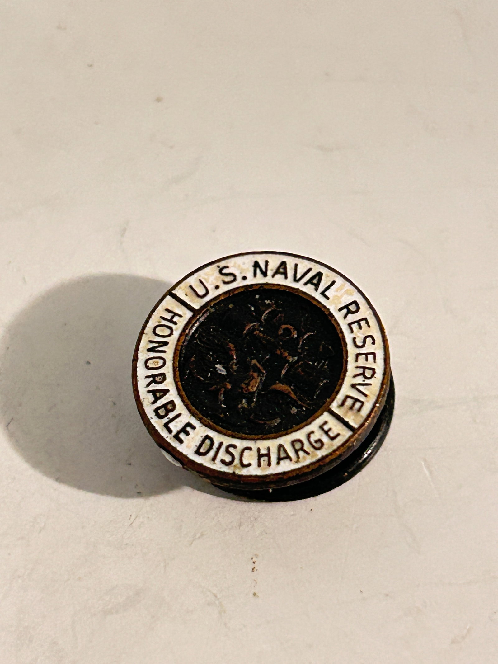 Vintage US Navy Honorable Discharge Pin (1 of 4)