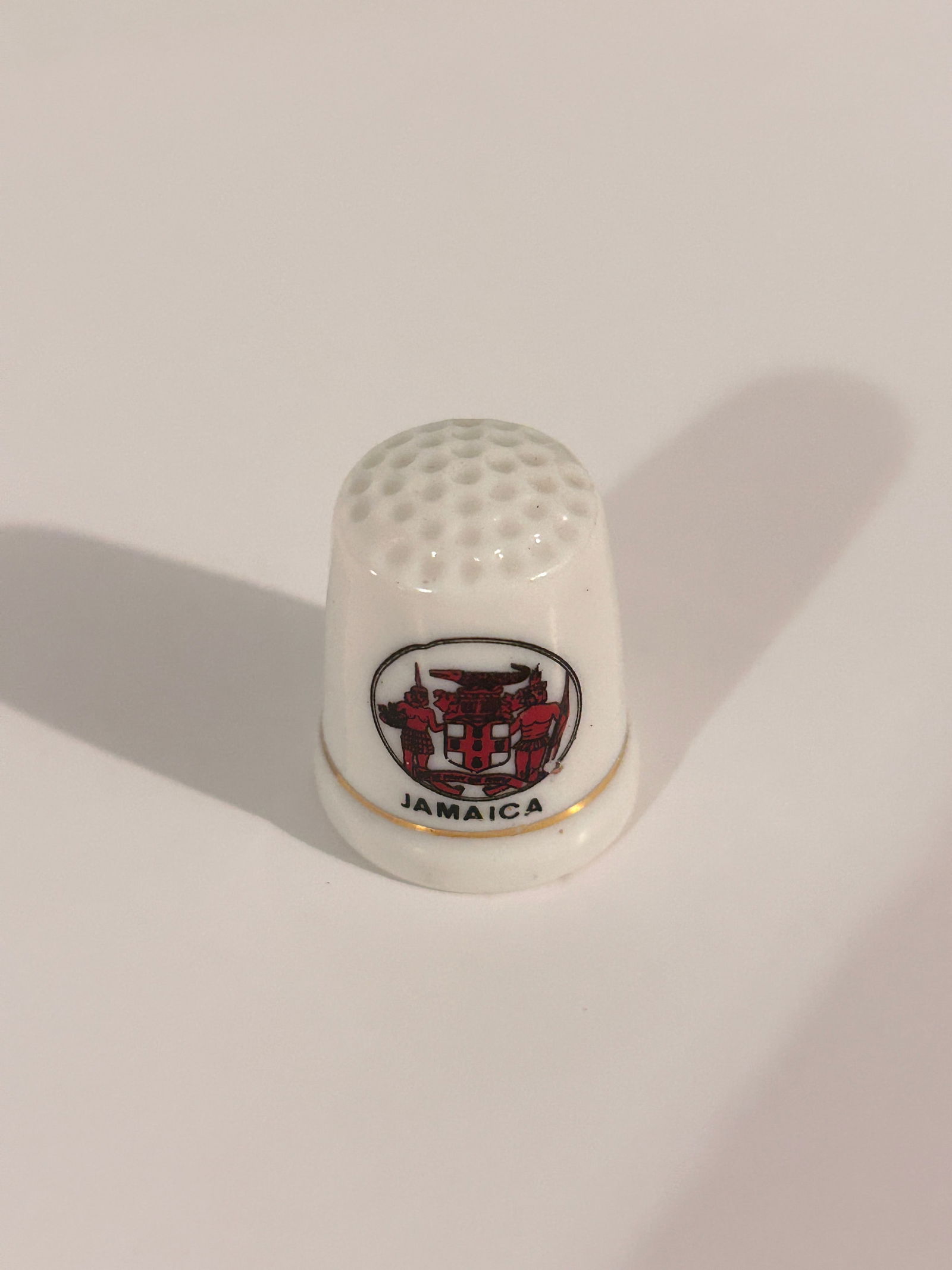 Vintage Thimble: Vintage Thimble Please view all photos as they are part of the description and condition of this Item, Feel free to contact me with questions or picture requests! Used Item AS IS