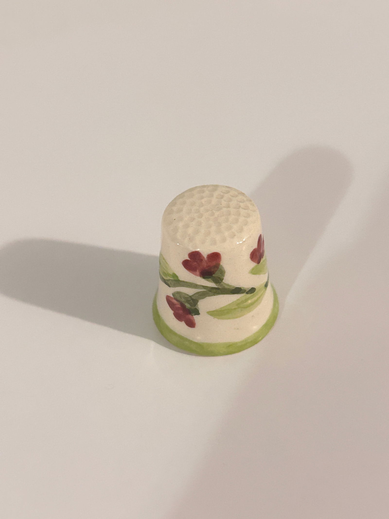 Vintage Thimble: Vintage Thimble Please view all photos as they are part of the description and condition of this Item, Feel free to contact me with questions or picture requests! Used Item AS IS