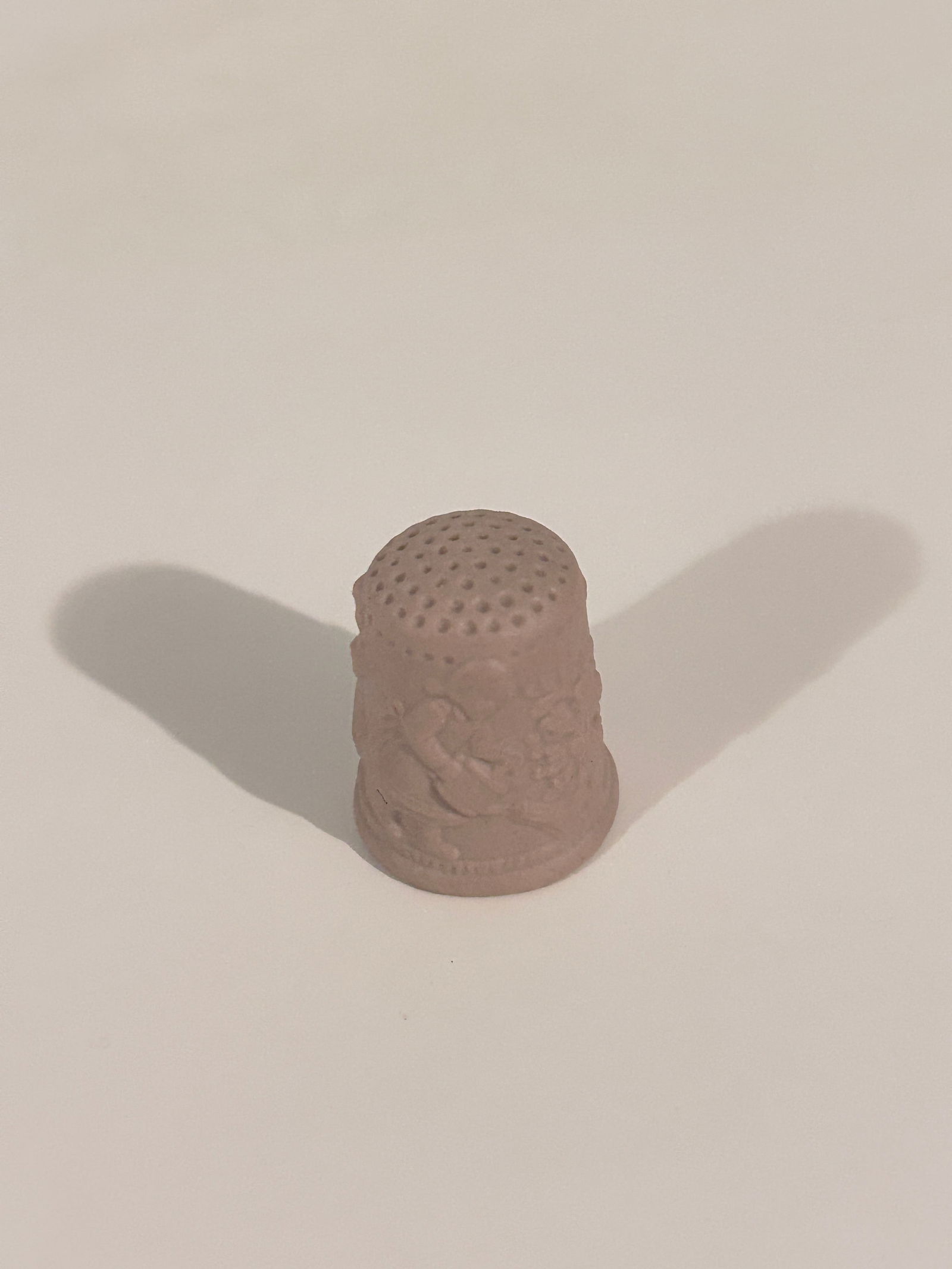 Vintage Thimble: Vintage Thimble Please view all photos as they are part of the description and condition of this Item, Feel free to contact me with questions or picture requests! Used Item AS IS