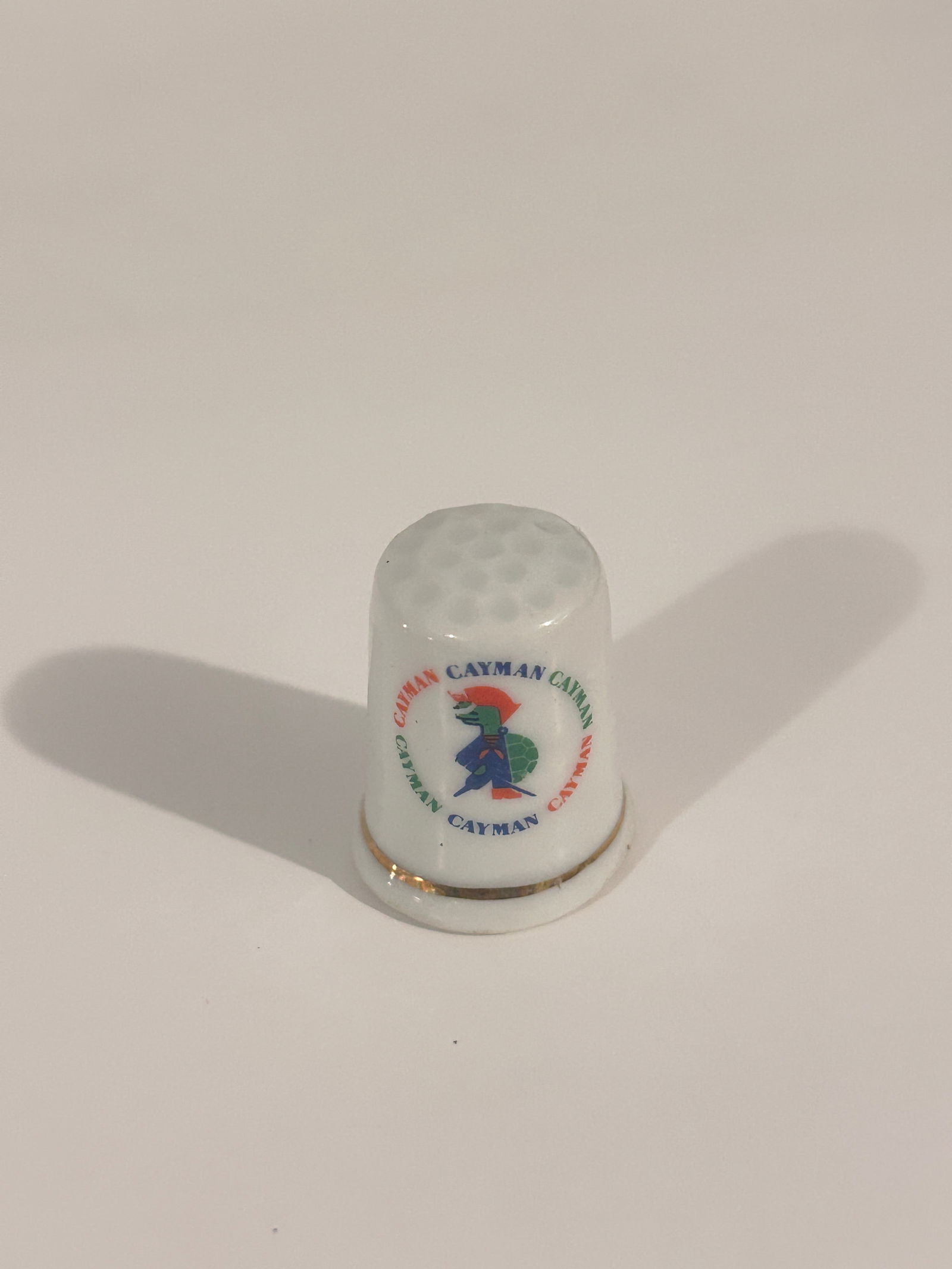 Vintage Thimble: Vintage Thimble Please view all photos as they are part of the description and condition of this Item, Feel free to contact me with questions or picture requests! Used Item AS IS