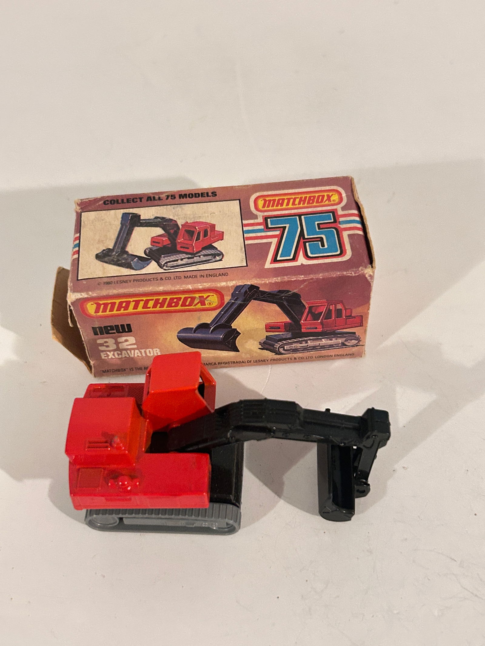 Vintage Matchbox Car 32 Excavator: Vintage Matchbox Car 32 Excavator Please view all photos as they are part of the description and condition of this Item, Feel free to contact me with questions or picture requests! Used Item AS IS