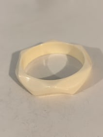 Vintage white acrylic Bracelet Sz 8"