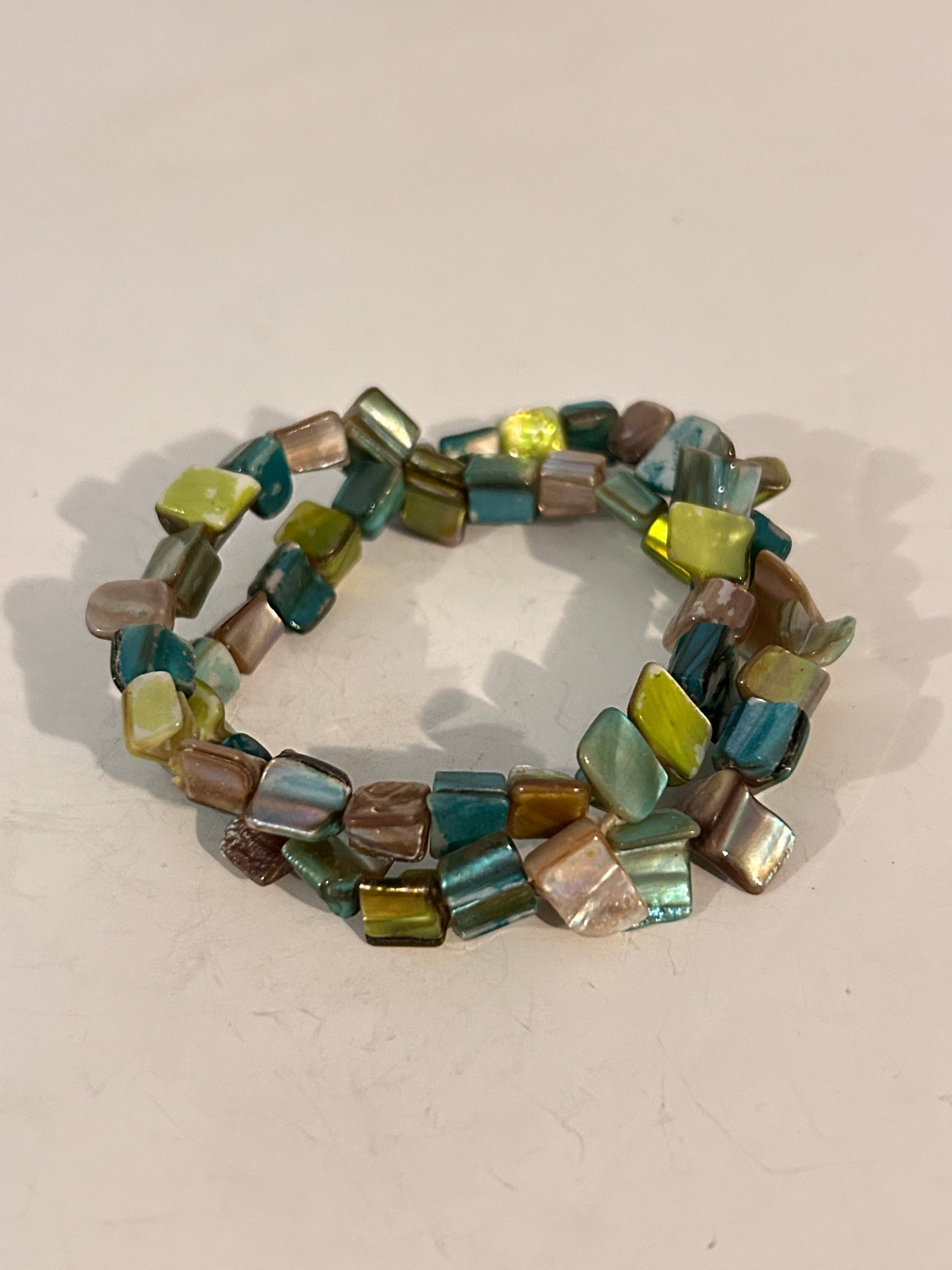 Vintage stretch pearl Bracelet Sz 7": Vintage stretch pearl Bracelet Sz 7" Please view all photos as they are part of the description and condition of this Item, Feel free to contact me with questions or picture requests! Used Item AS IS