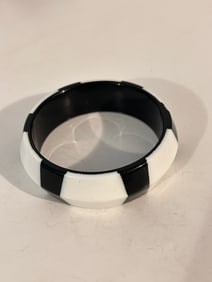 Vintage Black & White wide acrylic Bracelet Sz 7"