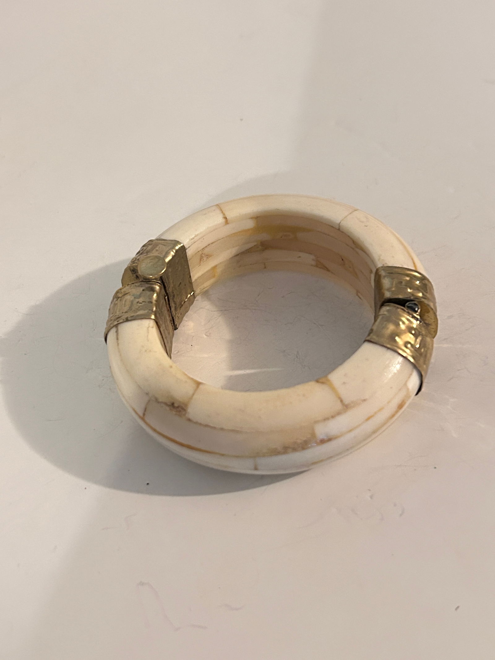 Vintage wide Bone hinged Bracelet Sz 7": Vintage wide Bone hinged Bracelet Sz 7" Please view all photos as they are part of the description and condition of this Item, Feel free to contact me with questions or picture requests! Used Item AS