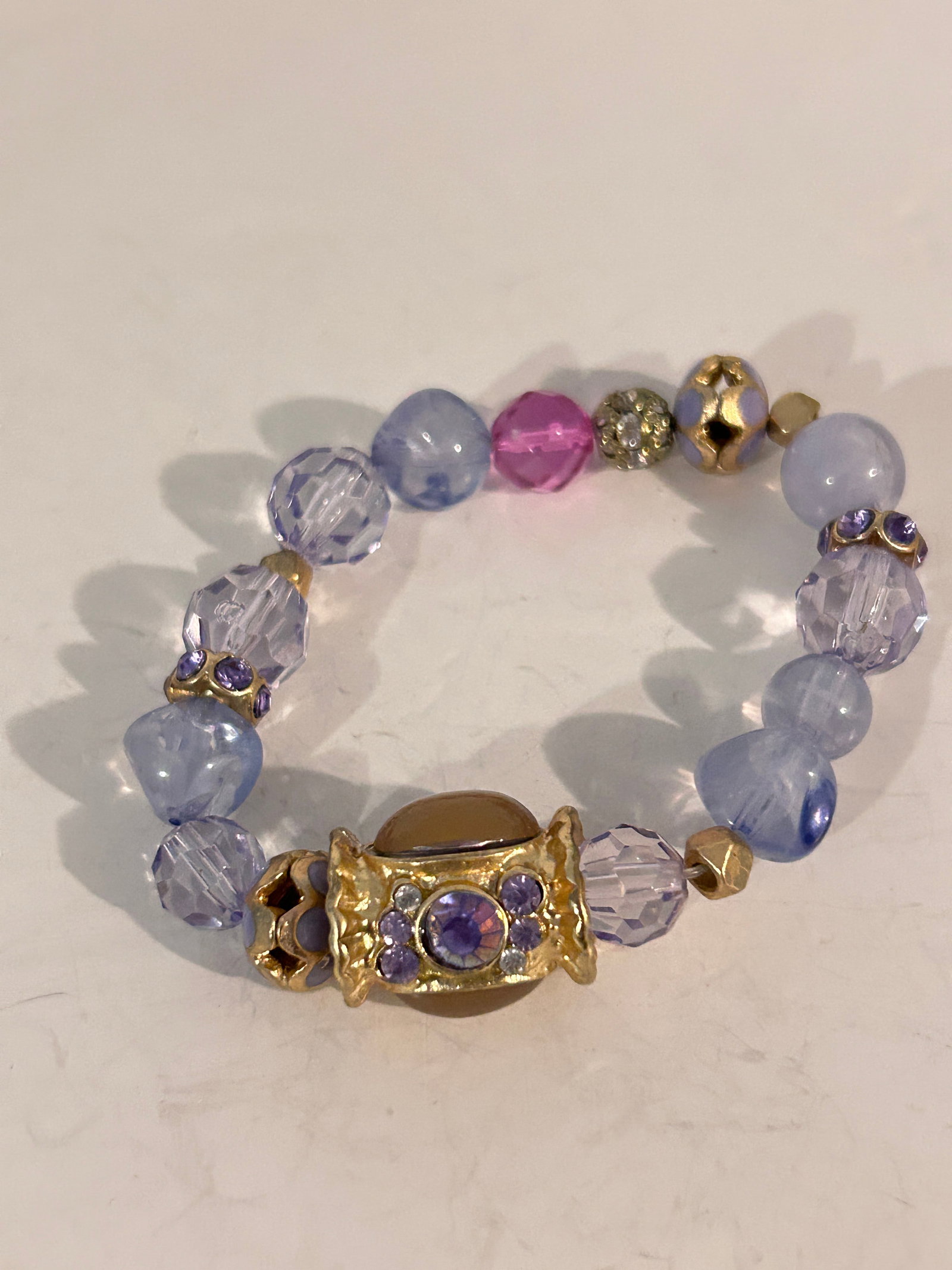 Vintage bead stretch Bracelet Sz 8": Vintage bead stretch Bracelet Sz 8" Please view all photos as they are part of the description and condition of this Item, Feel free to contact me with questions or picture requests! Used Item AS IS