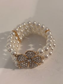 Vintage Faux Pearl floral Bracelet Sz stretch