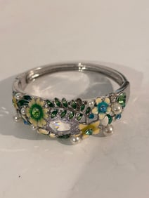 Vintage enamel rhinestone floral stamped hinged Bracelet Sz 7"