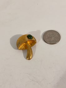 Vintage gold tone mushroom Brooch