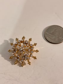 Vintage gold tone snow flake Brooch