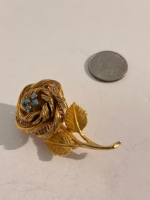 Vintage Gold tone flower Brooch