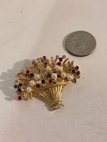 Vintage Gold tone floral Brooch