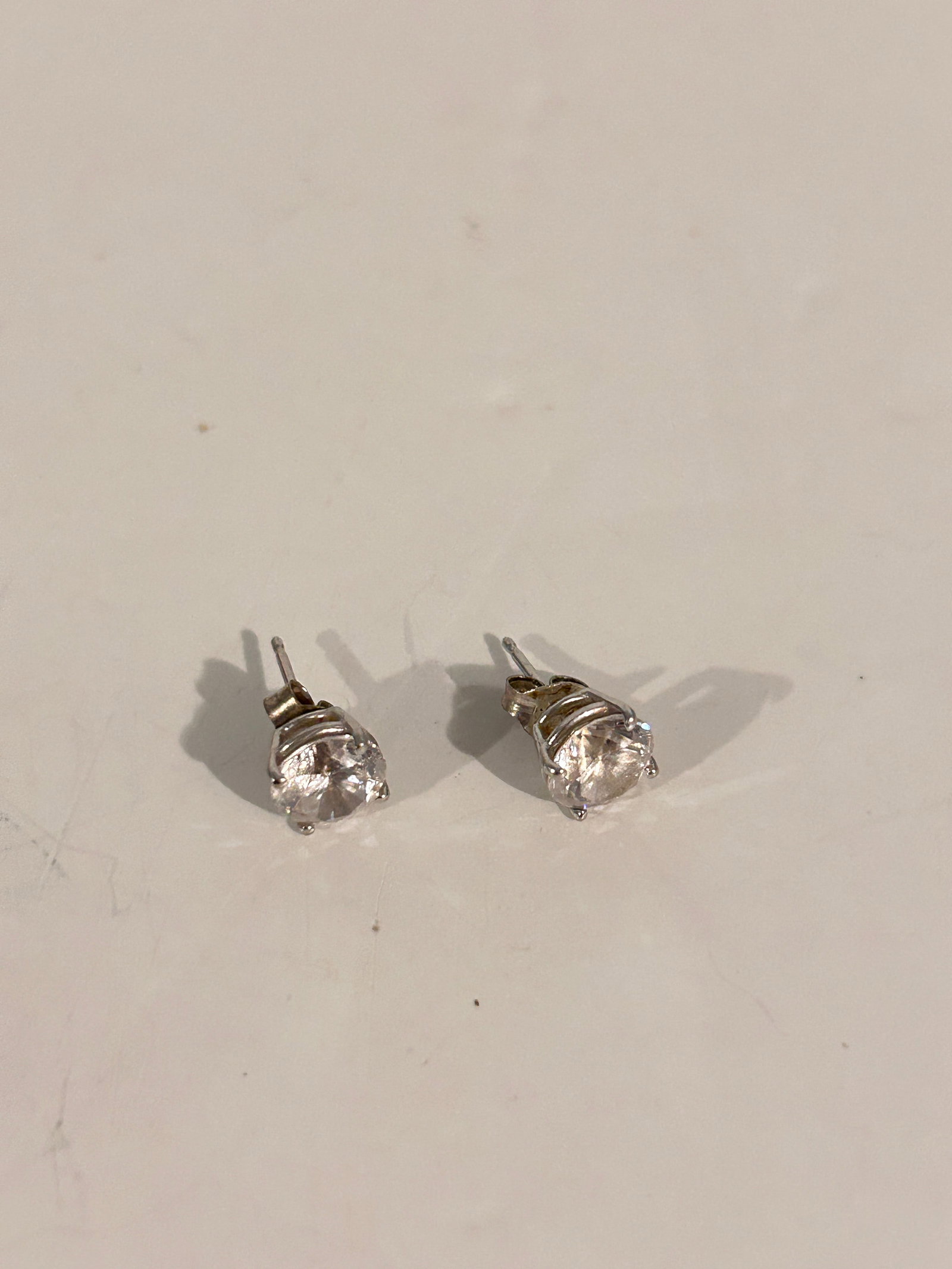 Vintage Sterling Silver Tourmaline post Earrings: Vintage Sterling Silver Tourmaline post Earrings Please view all photos as they are part of the description and condition of this Item, Feel free to contact me with questions or picture requests! Used