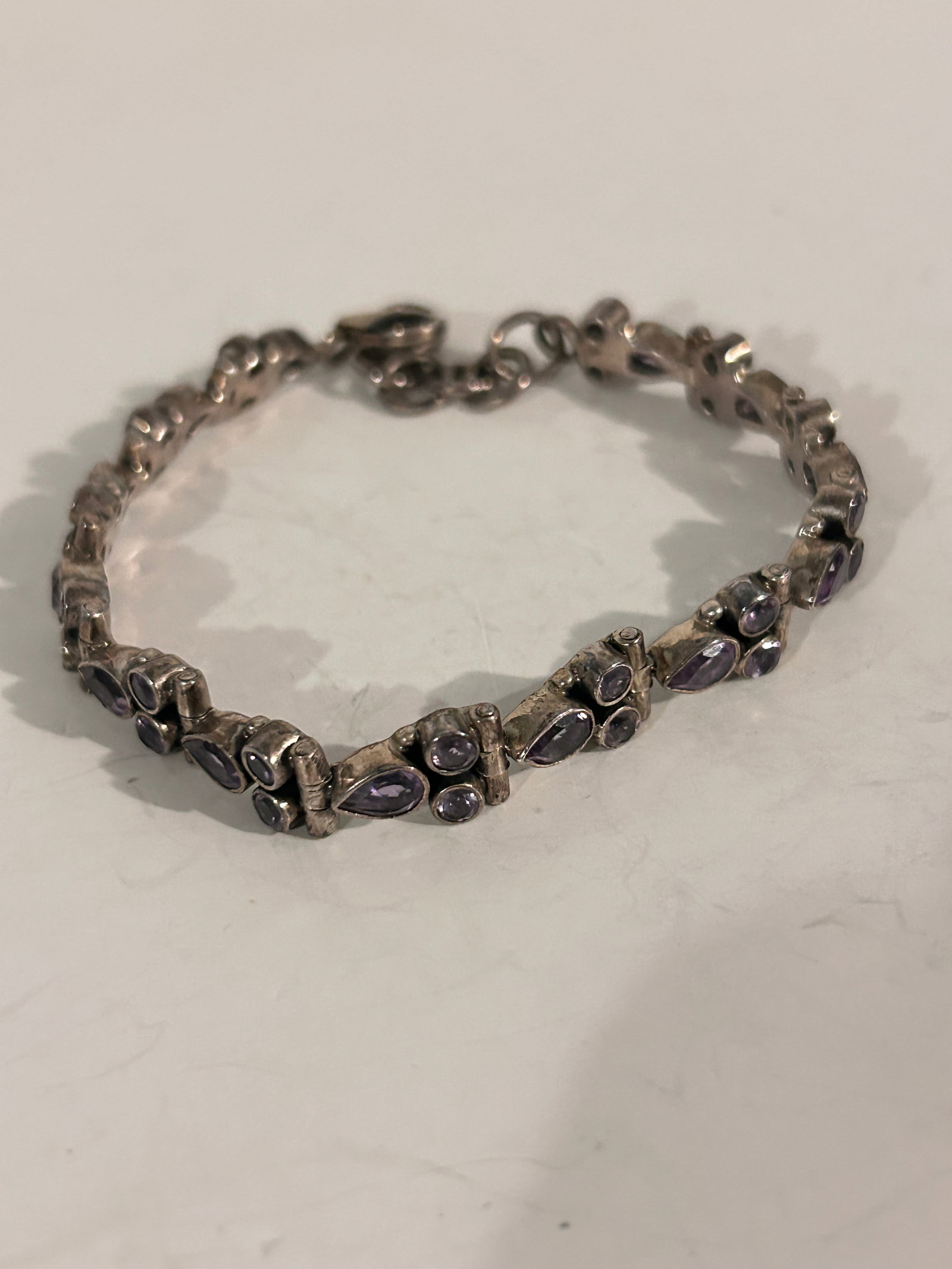 Vintage Sterling Silver Amethyst Gem stone Bracelet 8": Vintage Sterling Silver Amethyst Gem stone Bracelet 8" Please view all photos as they are part of the description and condition of this Item, Feel free to contact me with questions or picture requests