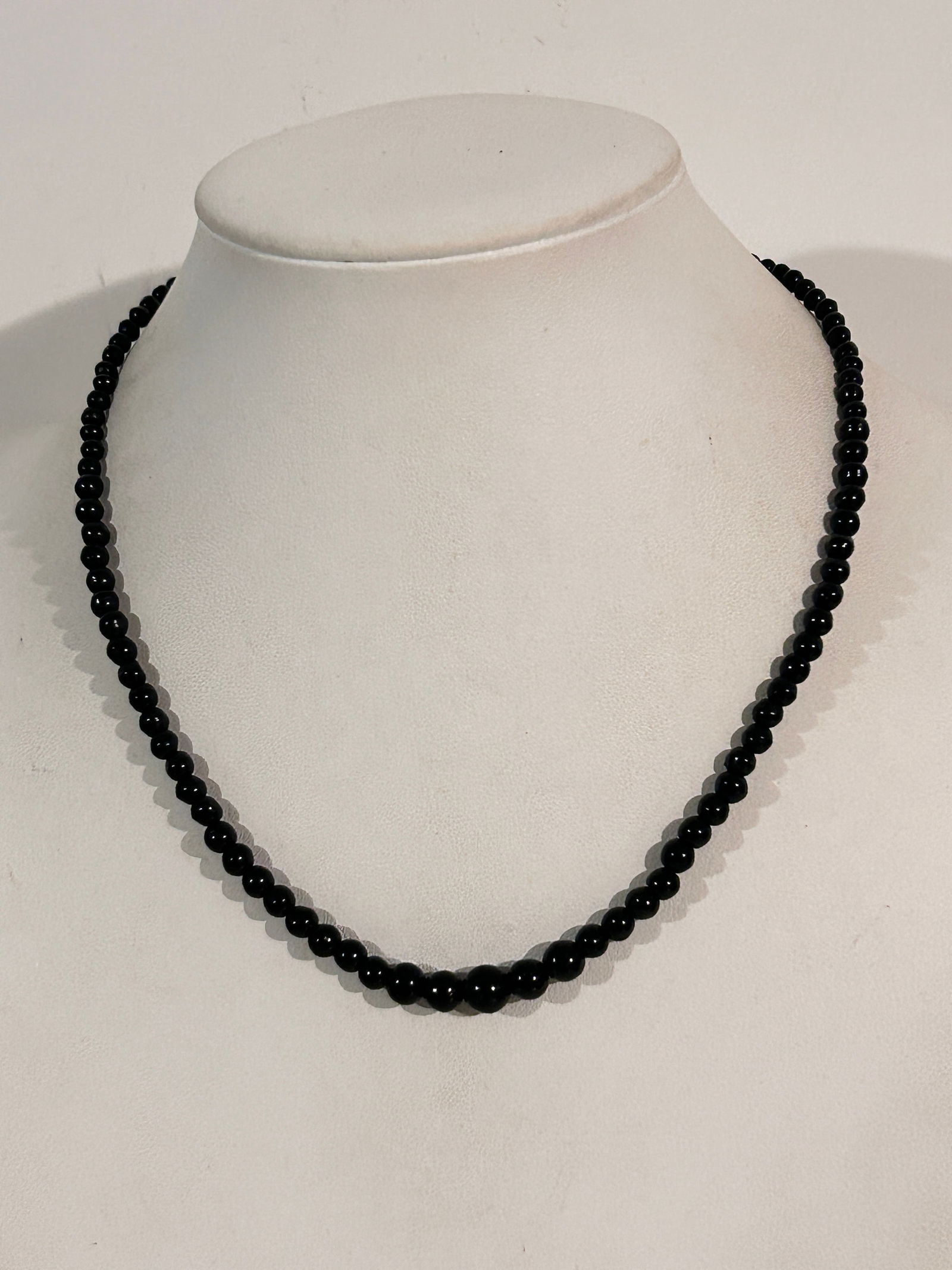 Vintage Sterling Silver onyx bead Necklace 17": Vintage Sterling Silver onyx bead Necklace 17" Please view all photos as they are part of the description and condition of this Item, Feel free to contact me with questions or picture requests! Used I