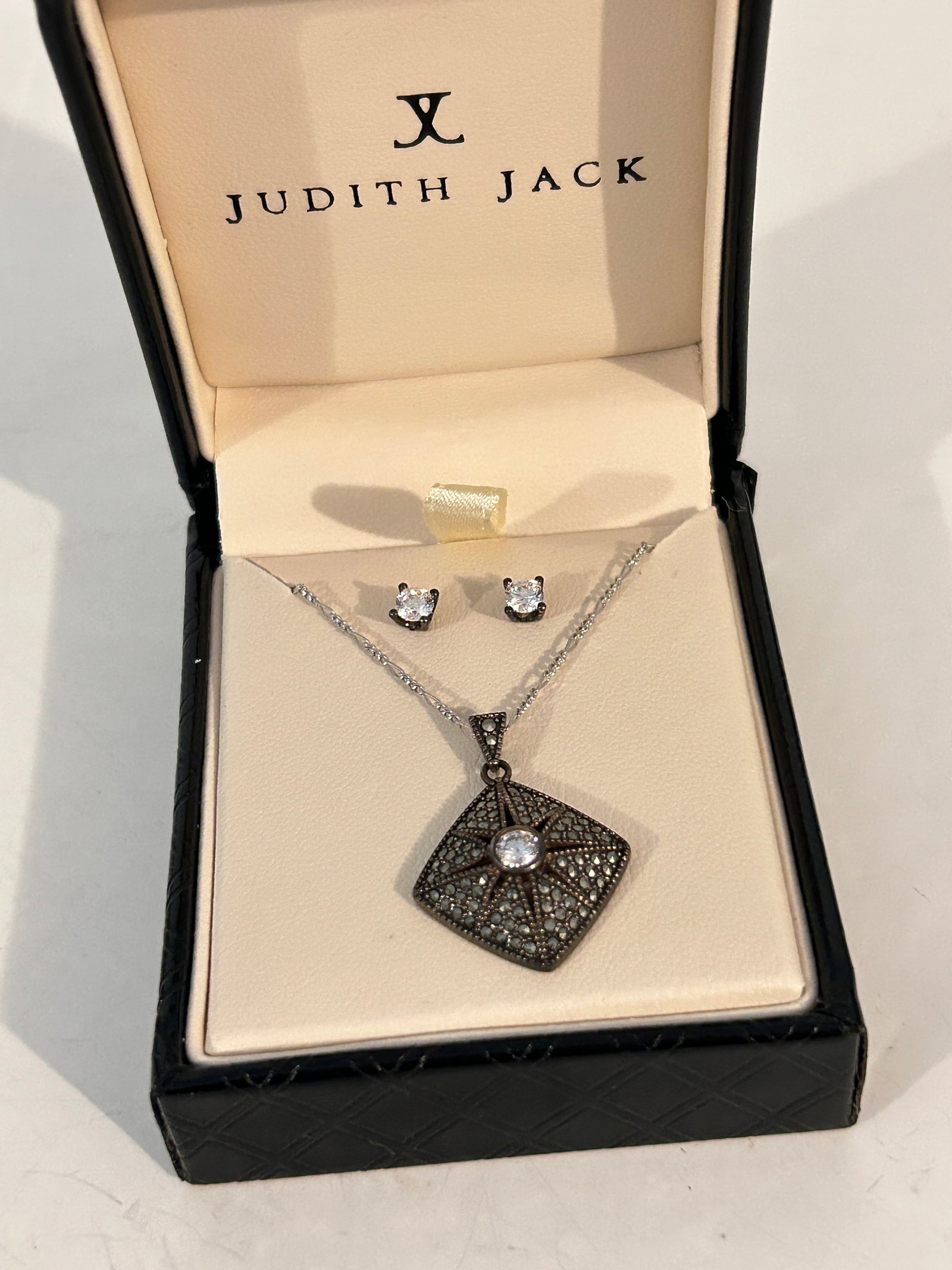 Vintage Sterling Silver Judith Jack Necklace & Earrings: Vintage Sterling Silver Judith Jack Necklace & Earrings Please view all photos as they are part of the description and condition of this Item, Feel free to contact me with questions or picture request