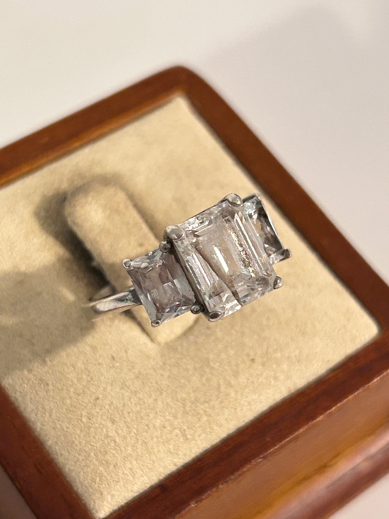 Vintage Sterling Silver Korea Ring Sz 7: Vintage Sterling Silver Korea Ring Sz 7 Please view all photos as they are part of the description and condition of this Item, Feel free to contact me with questions or picture requests! Used Item AS 
