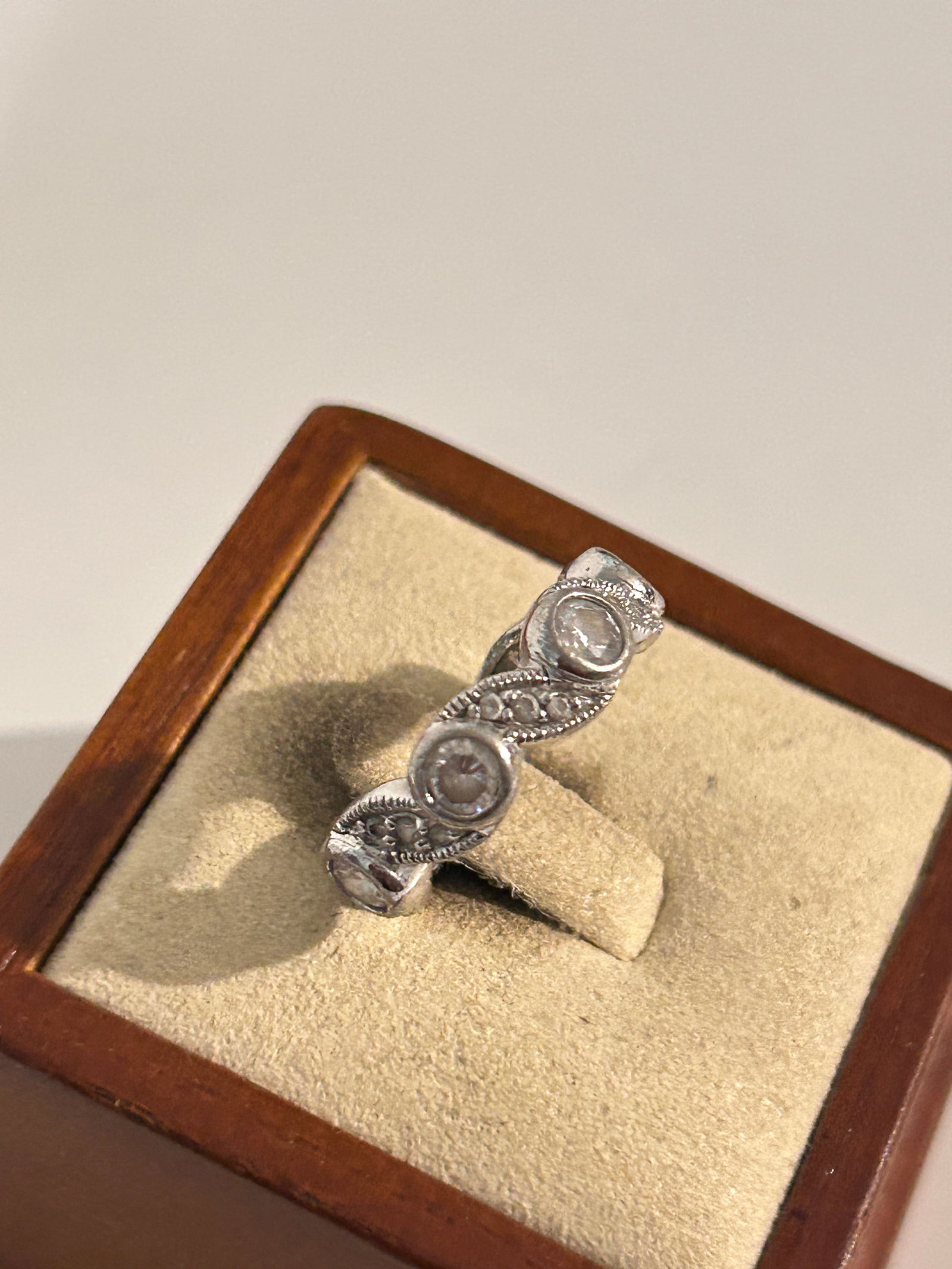 Vintage Sterling Silver Rhinestone Ring Sz 7 (1 of 4)