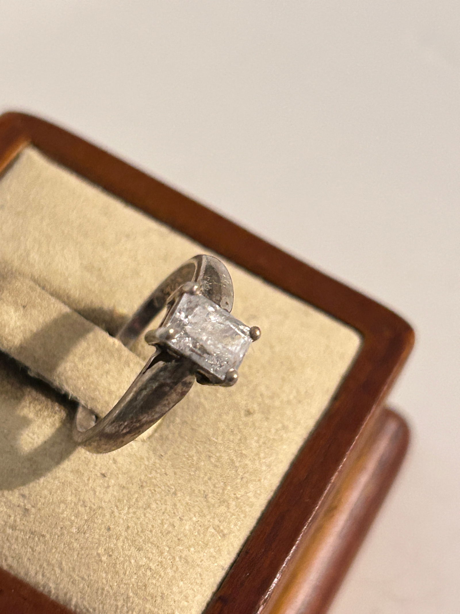 Vintage Sterling Silver Rhinestone Ring Sz 8 (1 of 4)