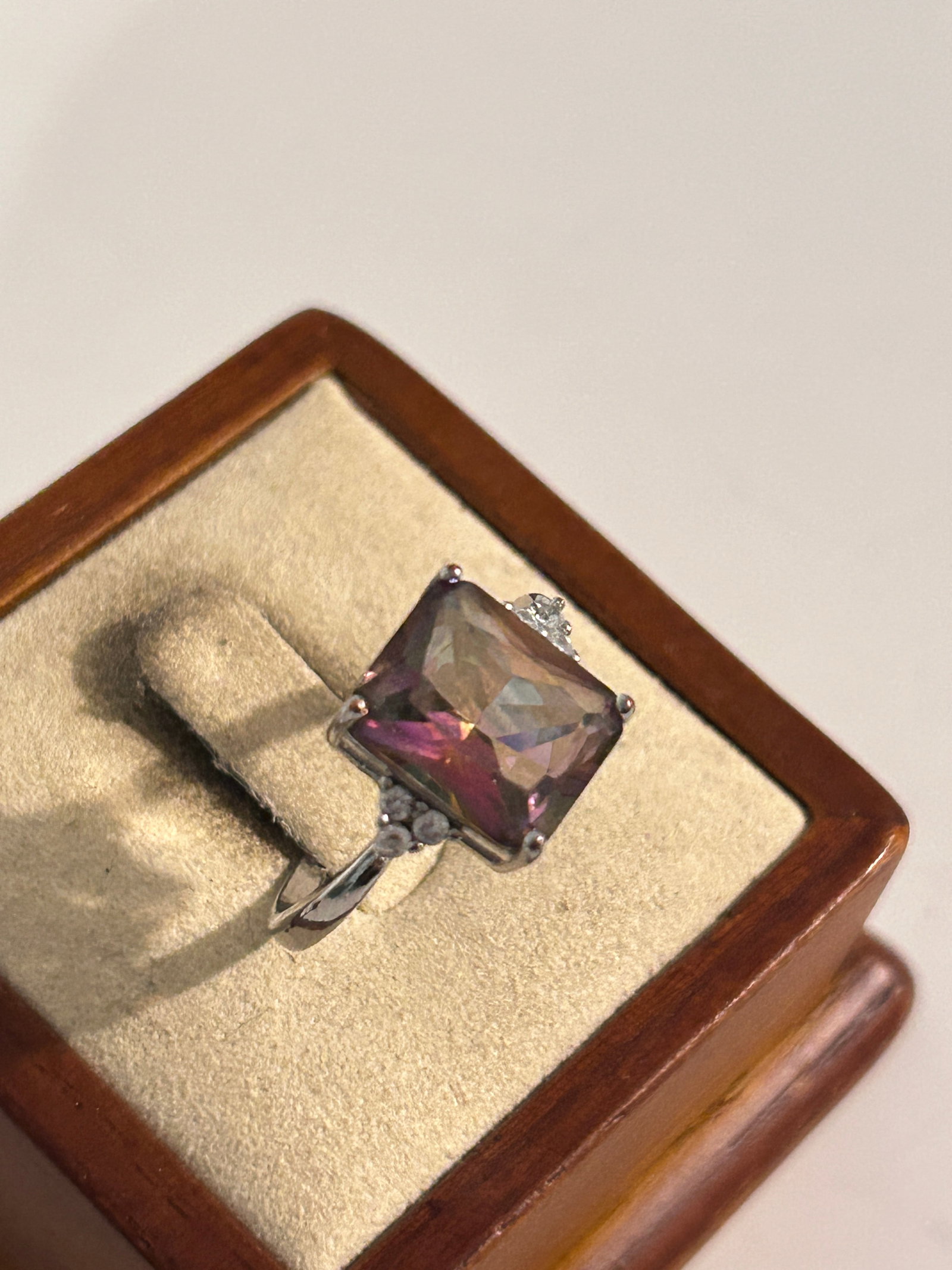 Vintage Sterling Silver Amethyst Ring Sz 10: Vintage Sterling Silver Amethyst Ring Sz 10 Please view all photos as they are part of the description and condition of this Item, Feel free to contact me with questions or picture requests! Used Item