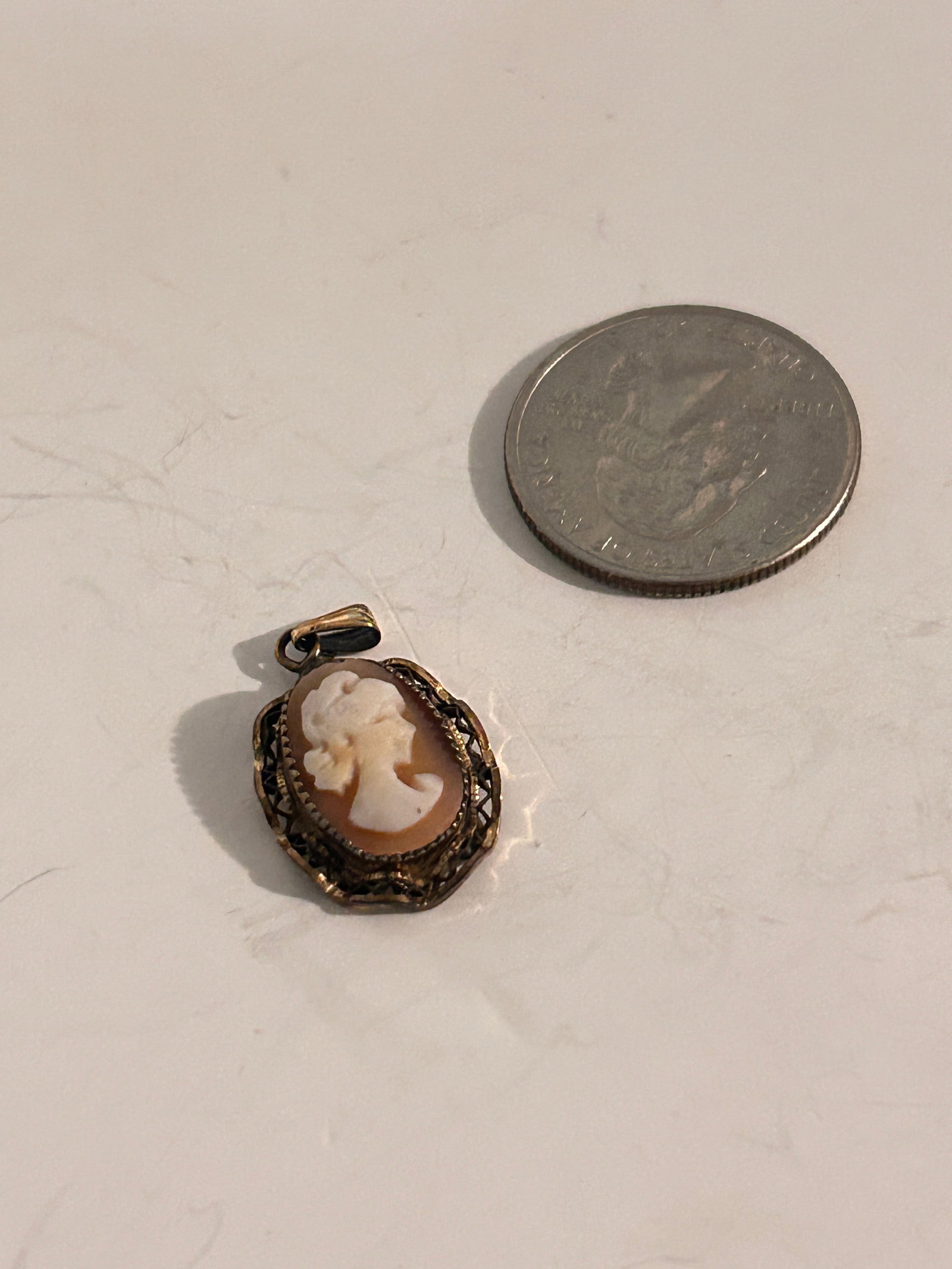 Vintage goldfilled Cameo Pendant: Vintage goldfilled Cameo Pendant Please view all photos as they are part of the description and condition of this Item, Feel free to contact me with questions or picture requests! Used Item AS IS