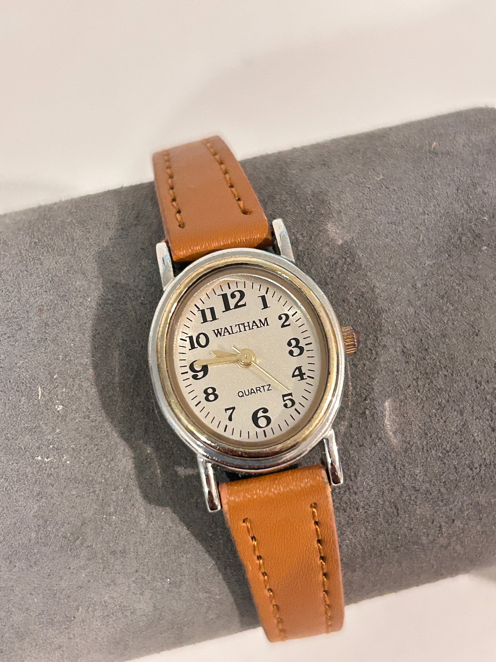Vintage Ladies Waltham working Oval Watch WTH45: Vintage Ladies Waltham working Oval Watch WTH45 Please view all photos as they are part of the description and condition of this Item, Feel free to contact me with questions or picture requests! Used 