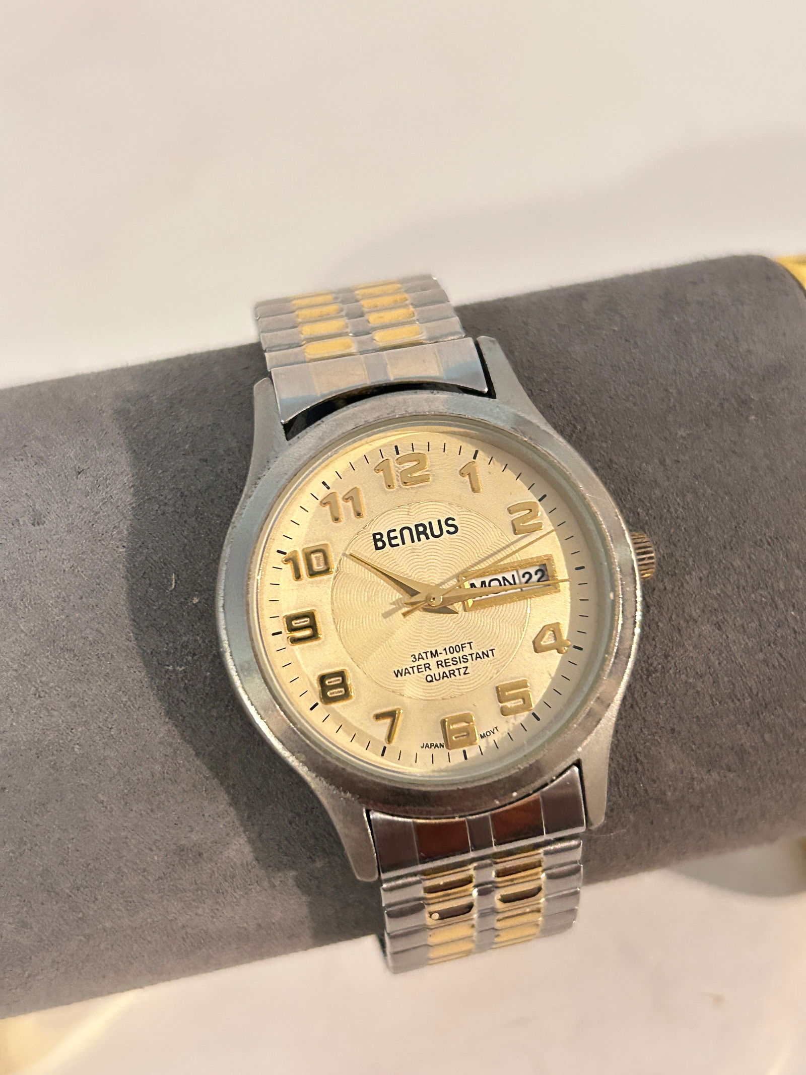 Vintage Benrus Quartz Advance Day/Date Water Resistant 100 ft. Watch working (1 of 4)