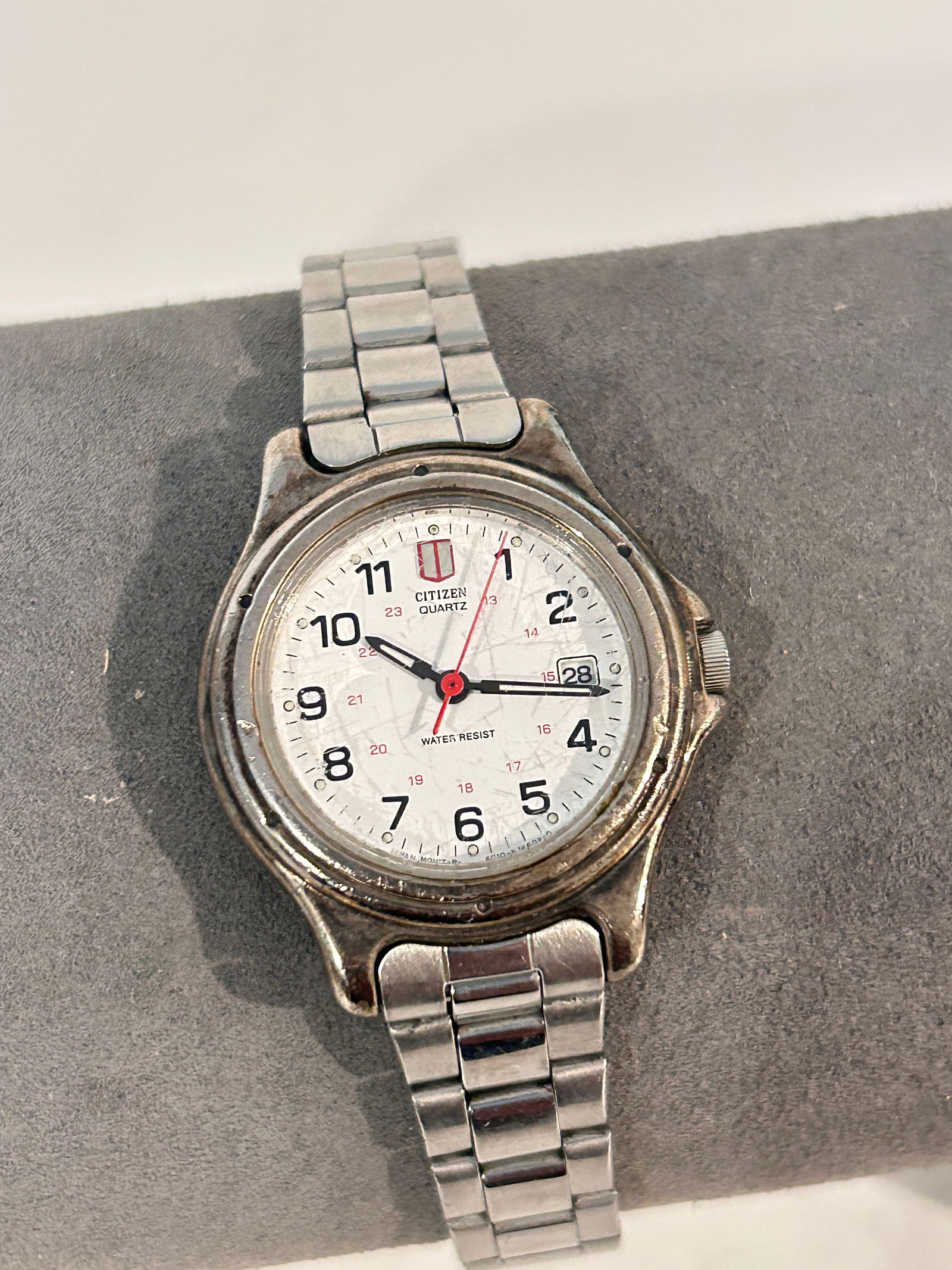 Vtg Citizen Watch Women 29mm Silver Tone Date working (1 of 4)