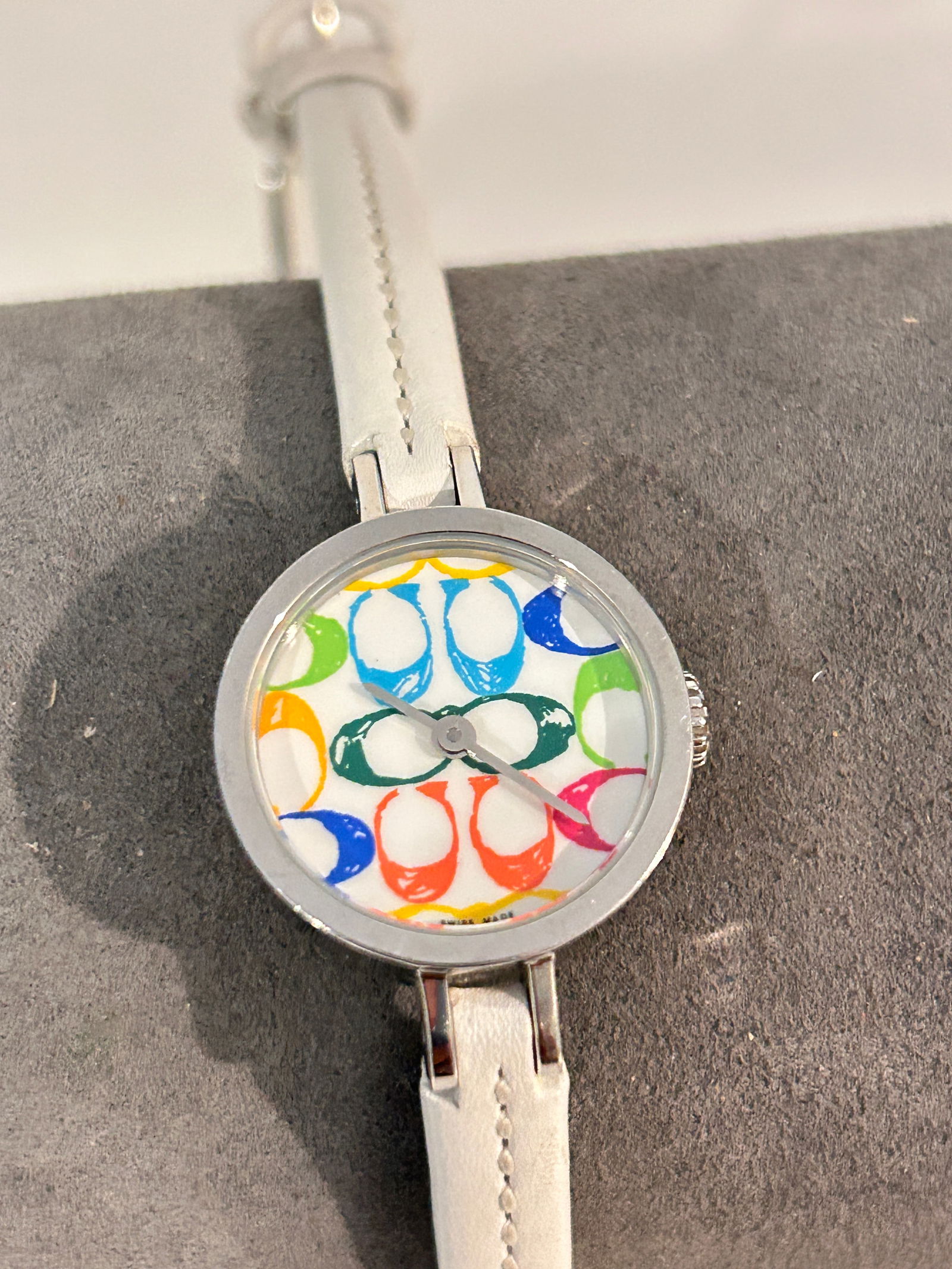 Coach Scribbles Watch with White Band needs batteries (1 of 5)