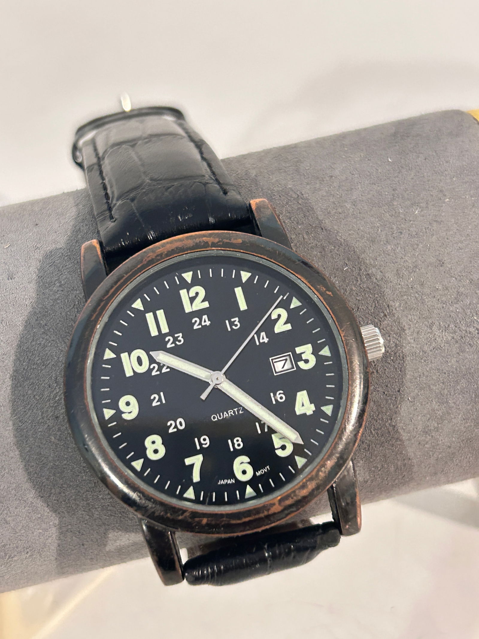 Military Quartz 32mm Watch , Glow in the Dark working: Military Quartz 32mm Watch , Glow in the Dark working Please view all photos as they are part of the description and condition of this Item, Feel free to contact me with questions or picture requests!