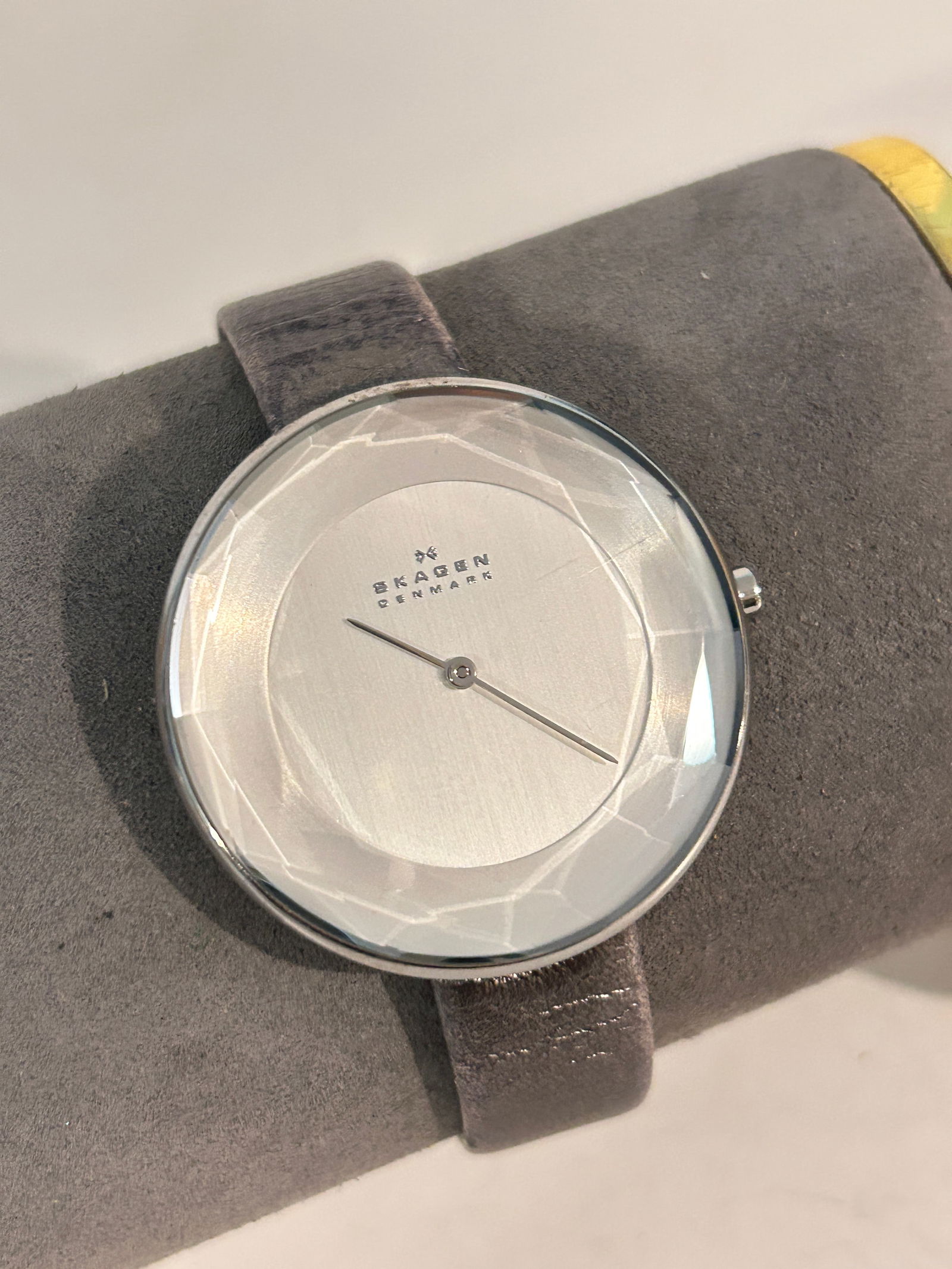 Skagen SKW2274 Gitte Gray Metallic Grey Leather Strap Ladies Watch working: Skagen SKW2274 Gitte Gray Metallic Grey Leather Strap Ladies Watch working Please view all photos as they are part of the description and condition of this Item, Feel free to contact me with questions