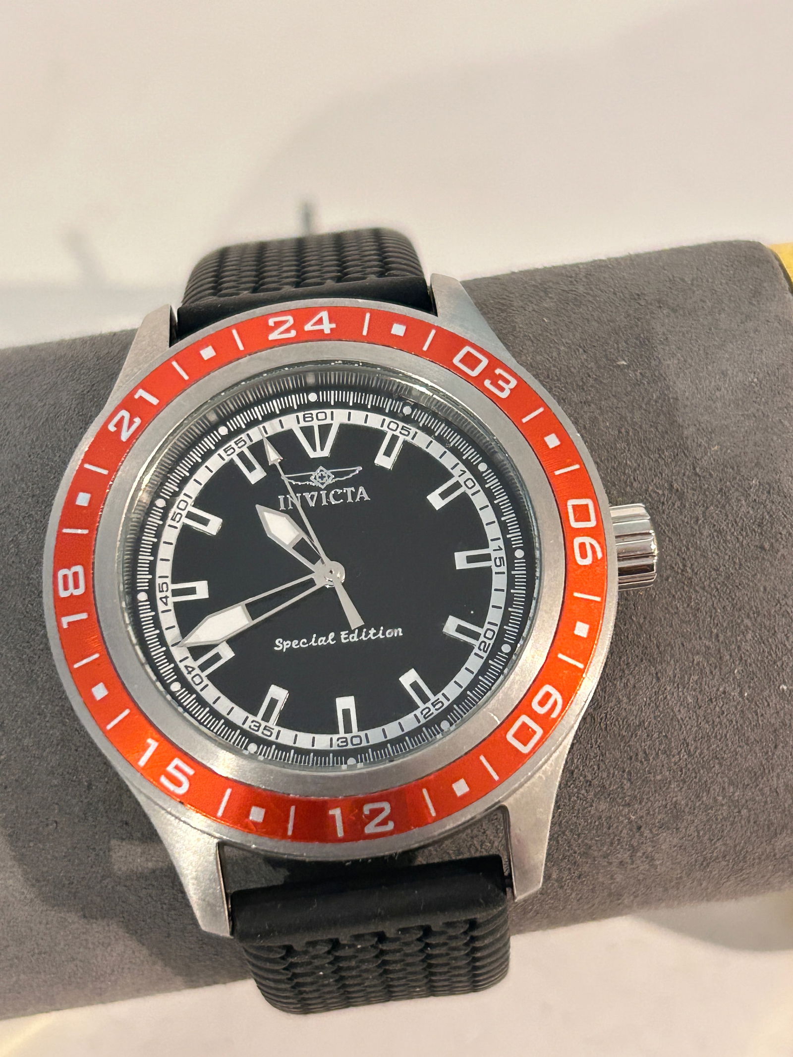 Invicta Men's 15225 "Specialty" Red Stainless Steel and Polyurethane working Watch (1 of 4)