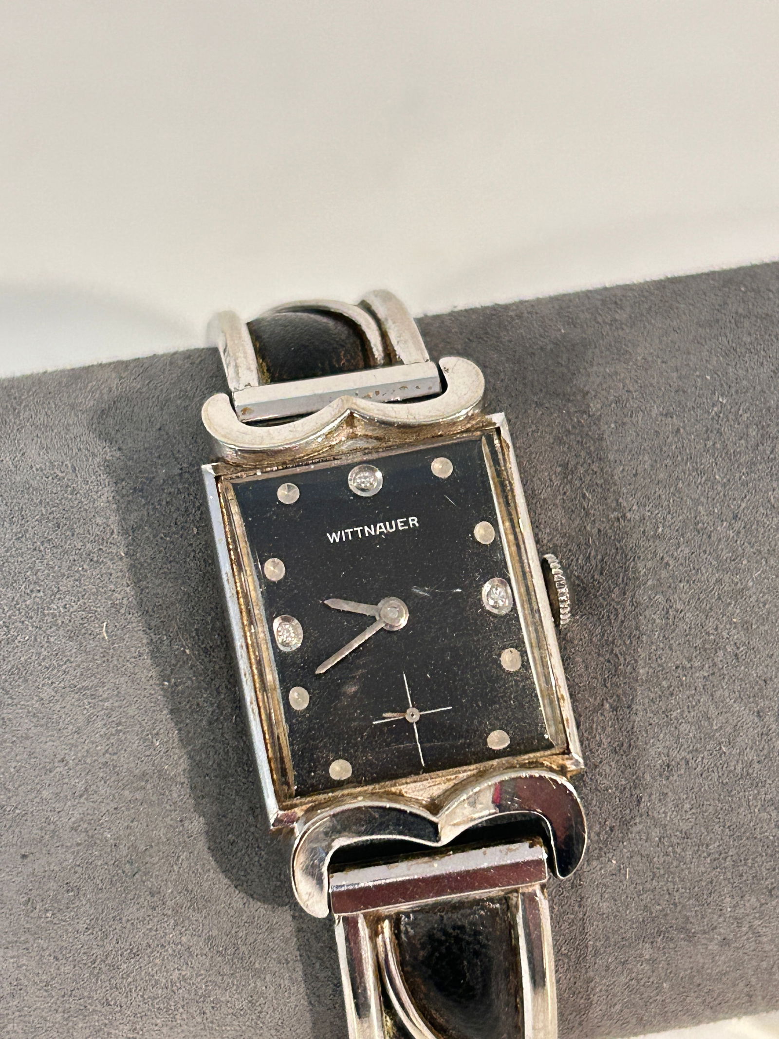 Vintage Wittnauer men's manual winding watch 10K G.F 1940s light scratch: Vintage Wittnauer men's manual winding watch 10K G.F 1940s light scratch Please view all photos as they are part of the description and condition of this Item, Feel free to contact me with questions o