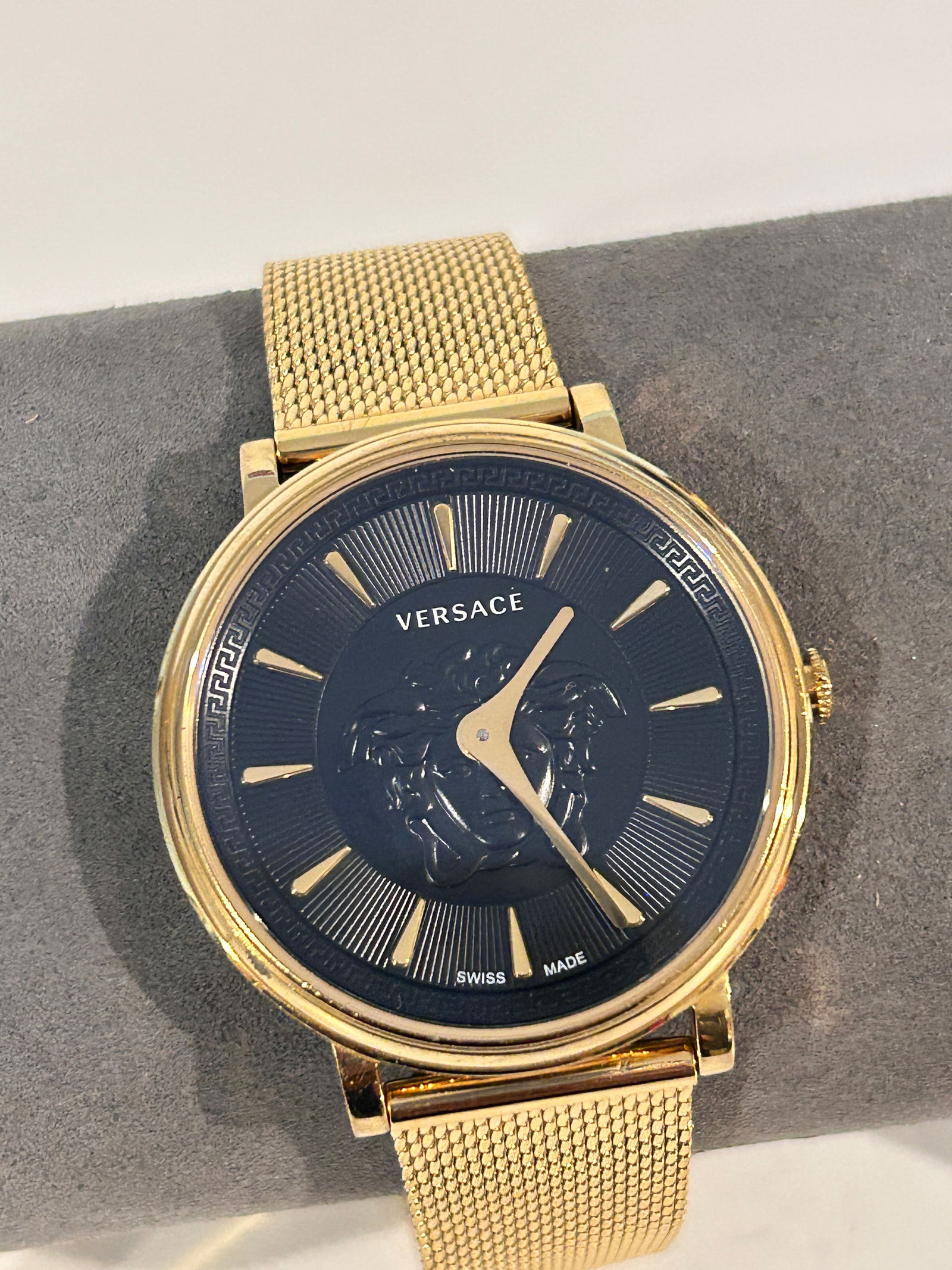 Vintage Unauthenticated Versace Watch Medusa Logo gold tone (1 of 7)
