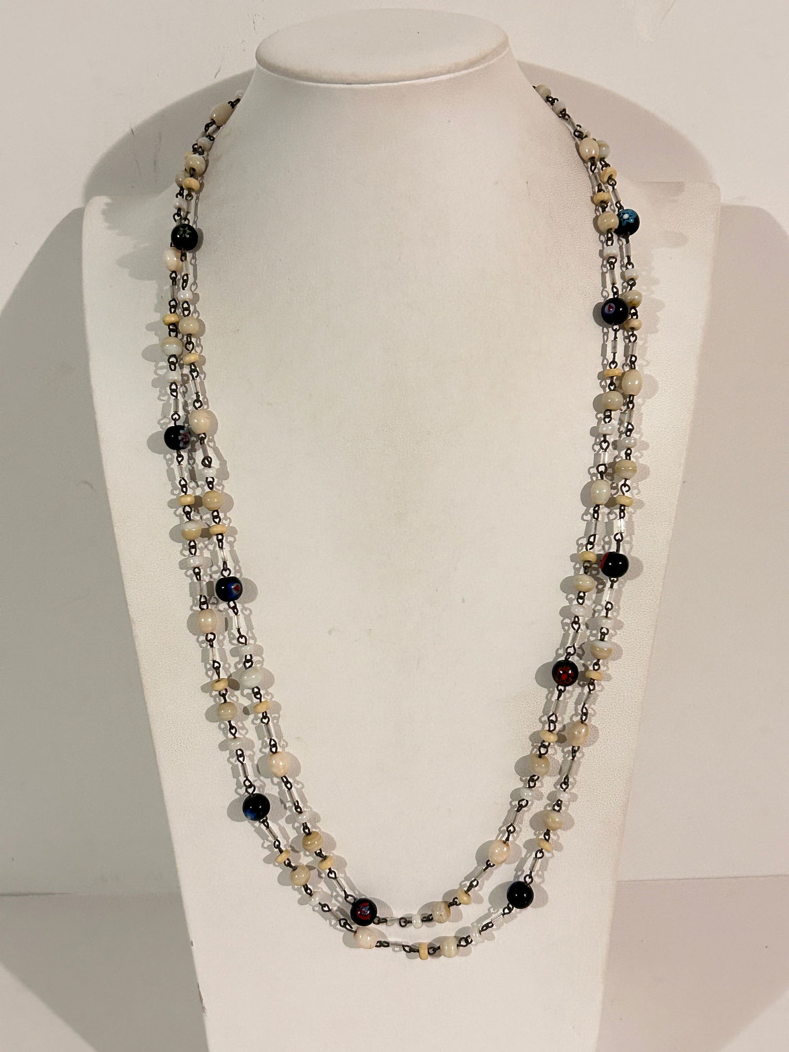 Vintage glass Murano bead Necklace Sz 56": Vintage glass Murano bead Necklace Sz 56" Please view all photos as they are part of the description and condition of this Item, Feel free to contact me with questions or picture requests! Used Item A