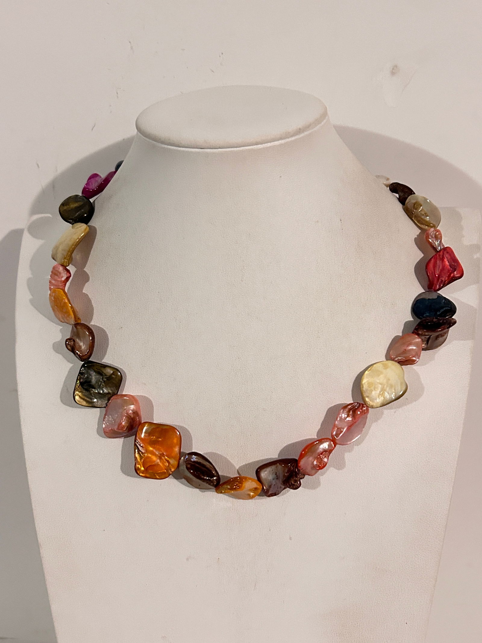 Vintage Mother of Pearl Necklace Sz 19": Vintage Mother of Pearl Necklace Sz 19" Please view all photos as they are part of the description and condition of this Item, Feel free to contact me with questions or picture requests! Used Item AS