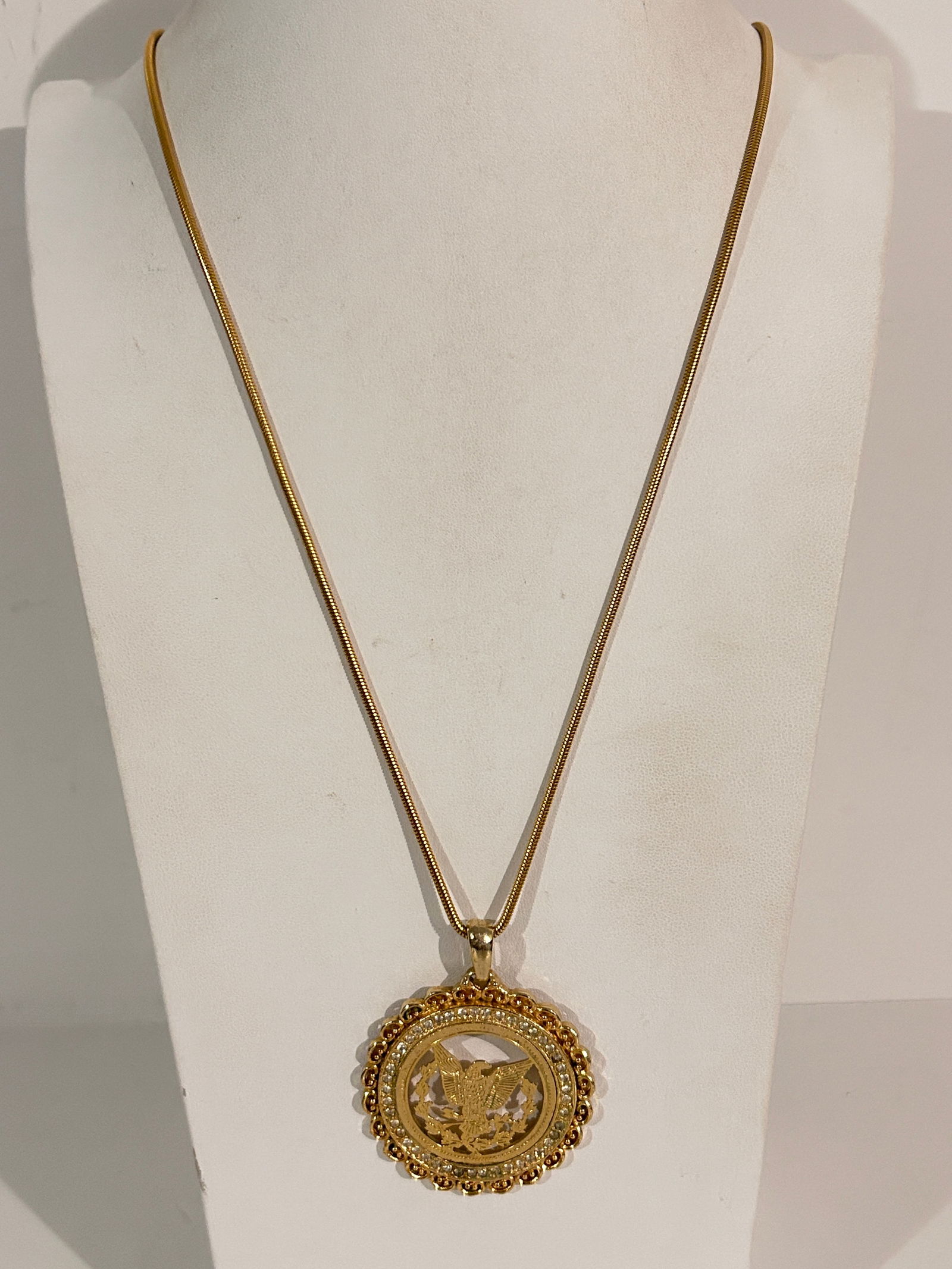 Vintage Gold tone eagle pendant Necklace Sz 36" (1 of 5)